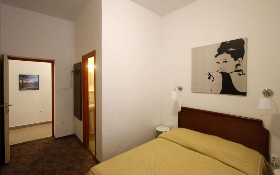 Basic Double Room photo 3