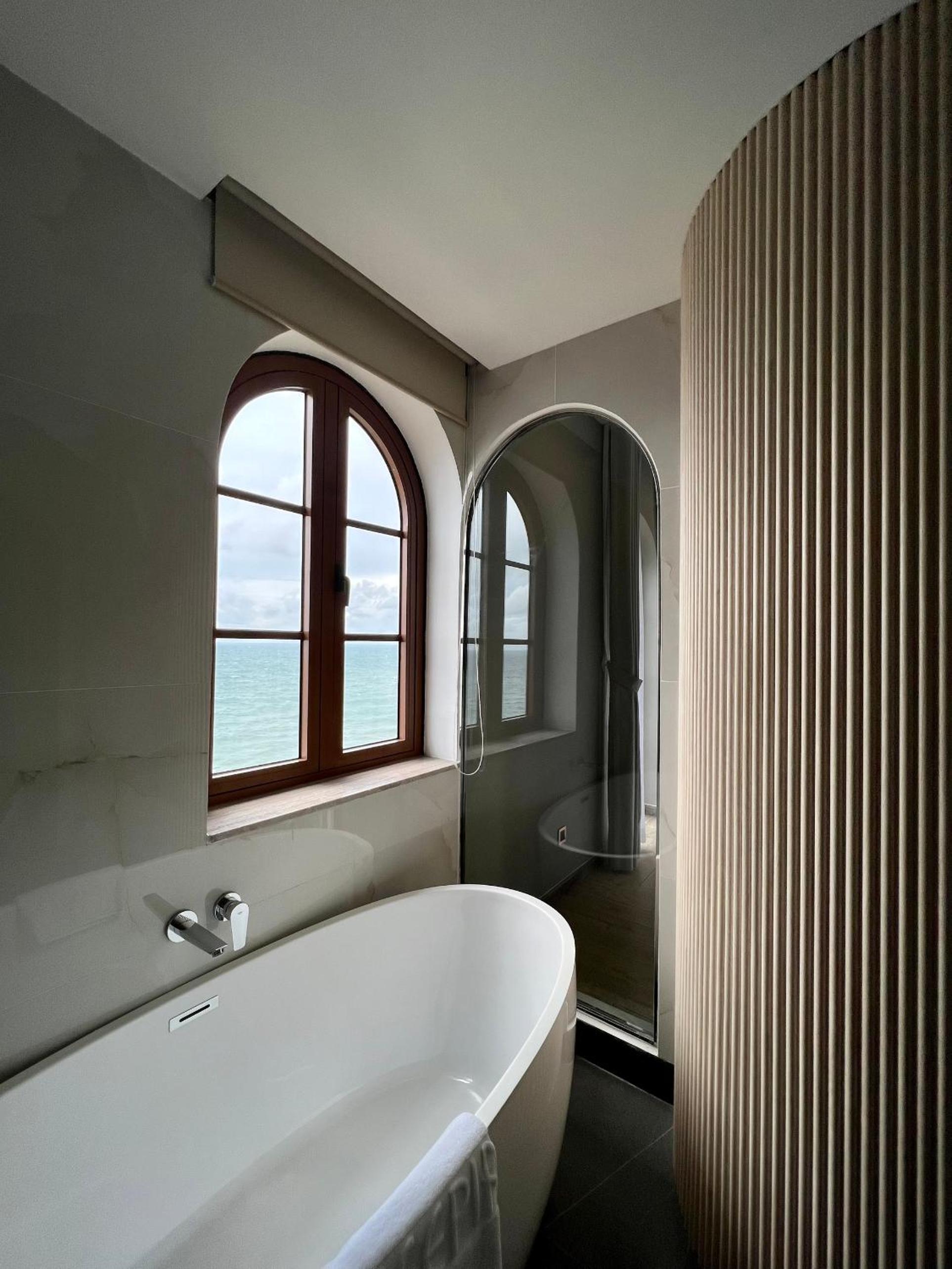 Premium King Room With Sea View photo 3