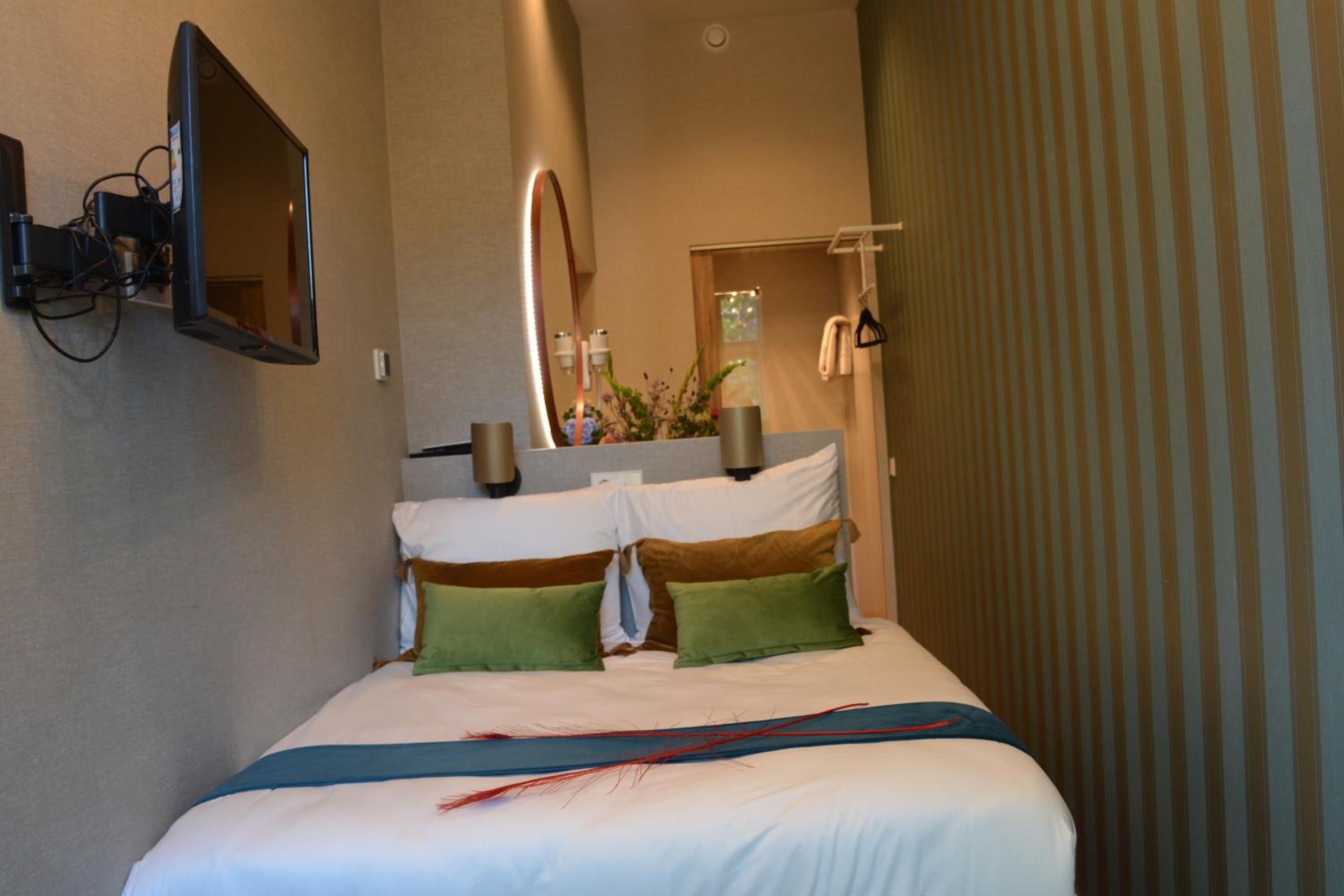 Budget Double Room photo 2
