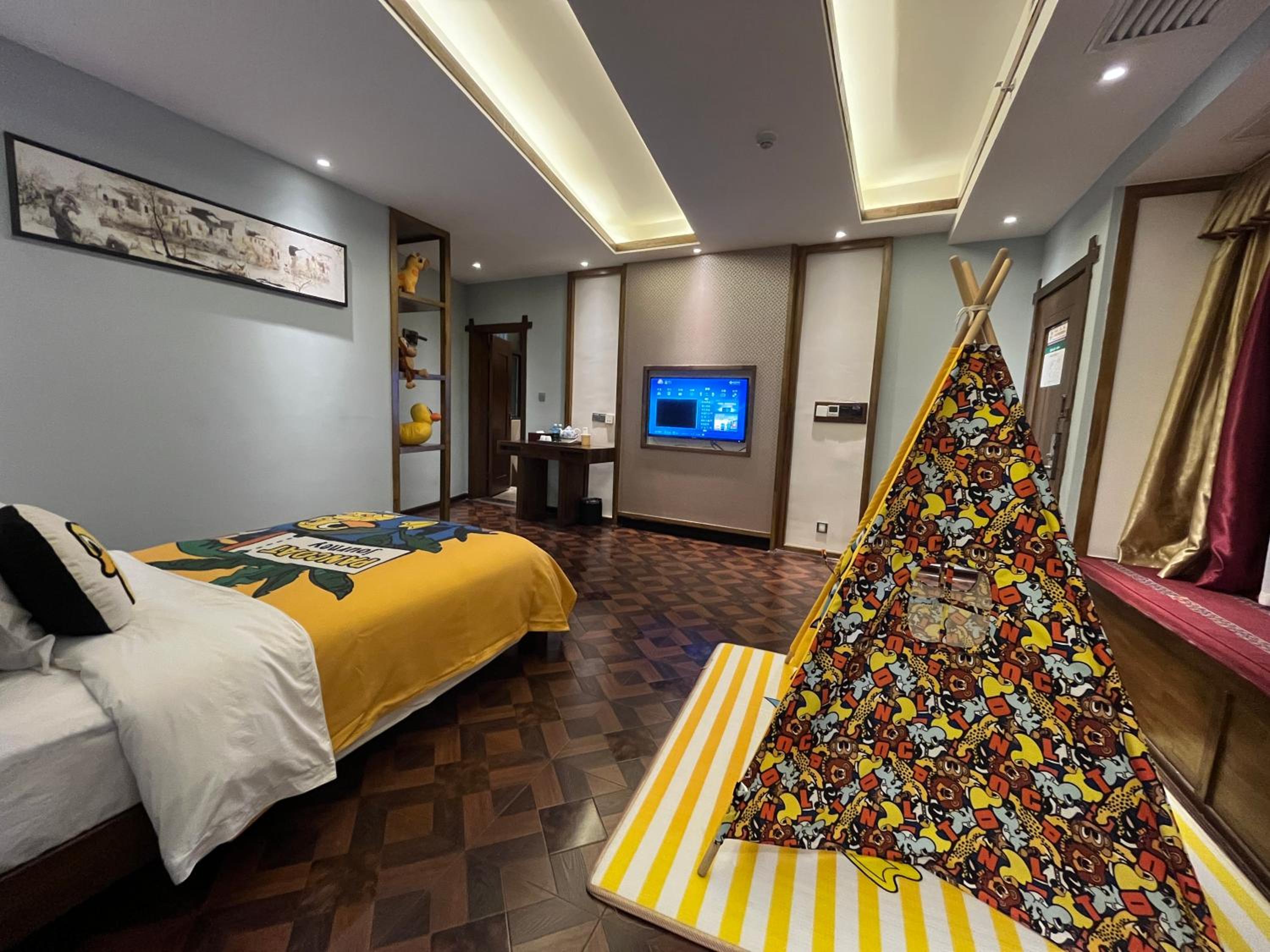 Deluxe Family Room photo 3