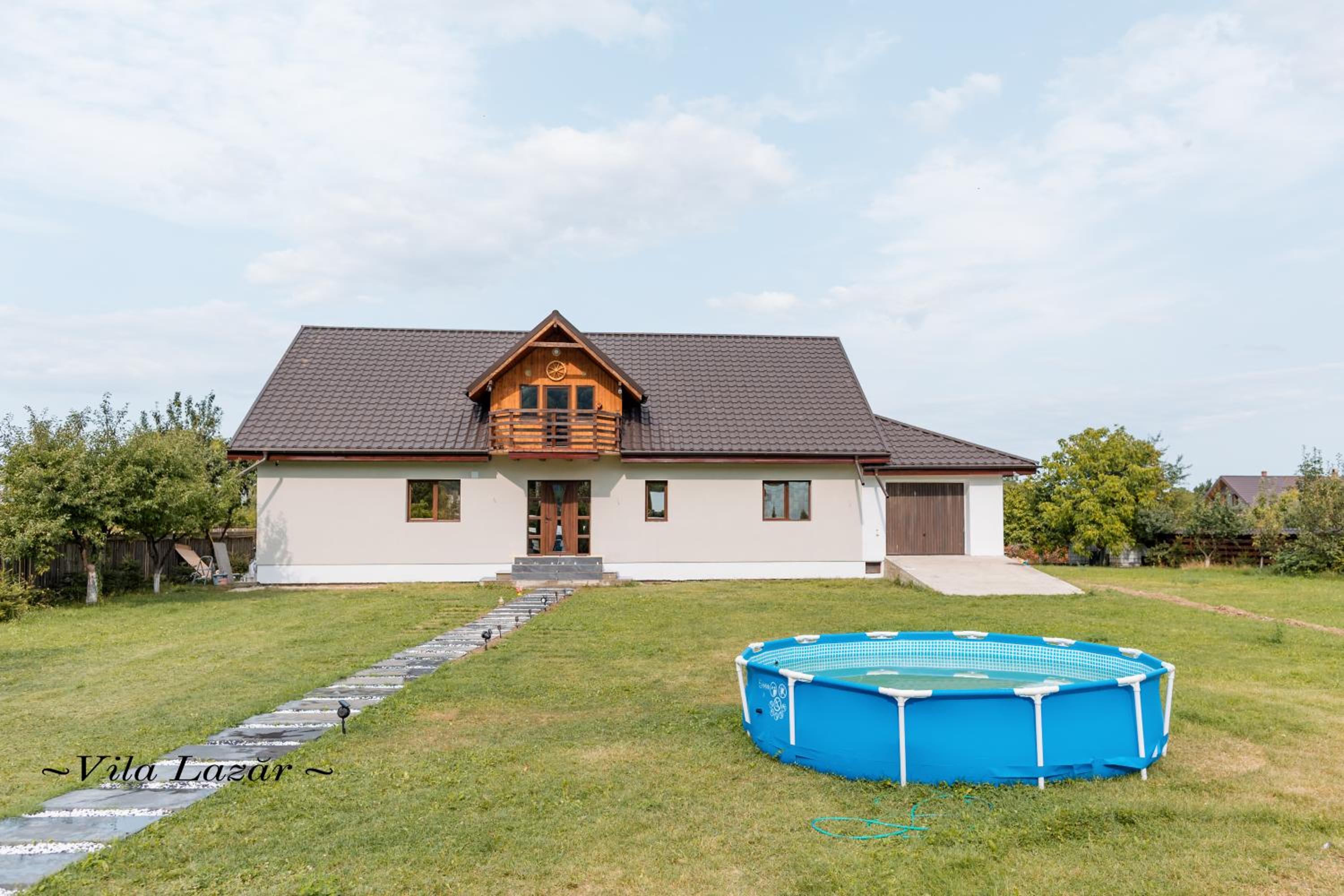 Three-Bedroom House photo 3