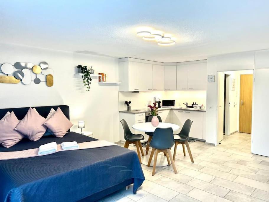 One-Bedroom Apartment photo 2