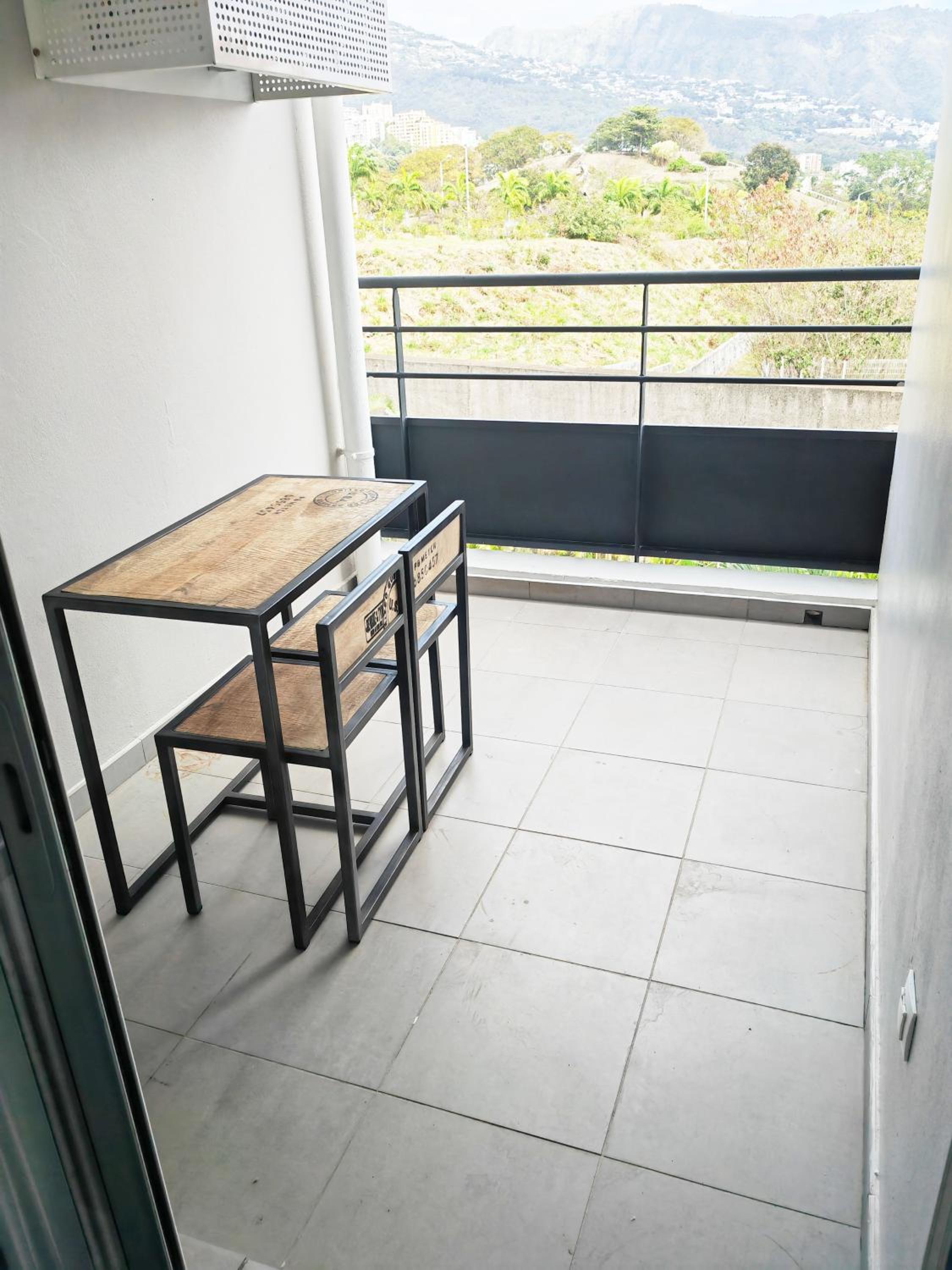 One-Bedroom Apartment photo 3