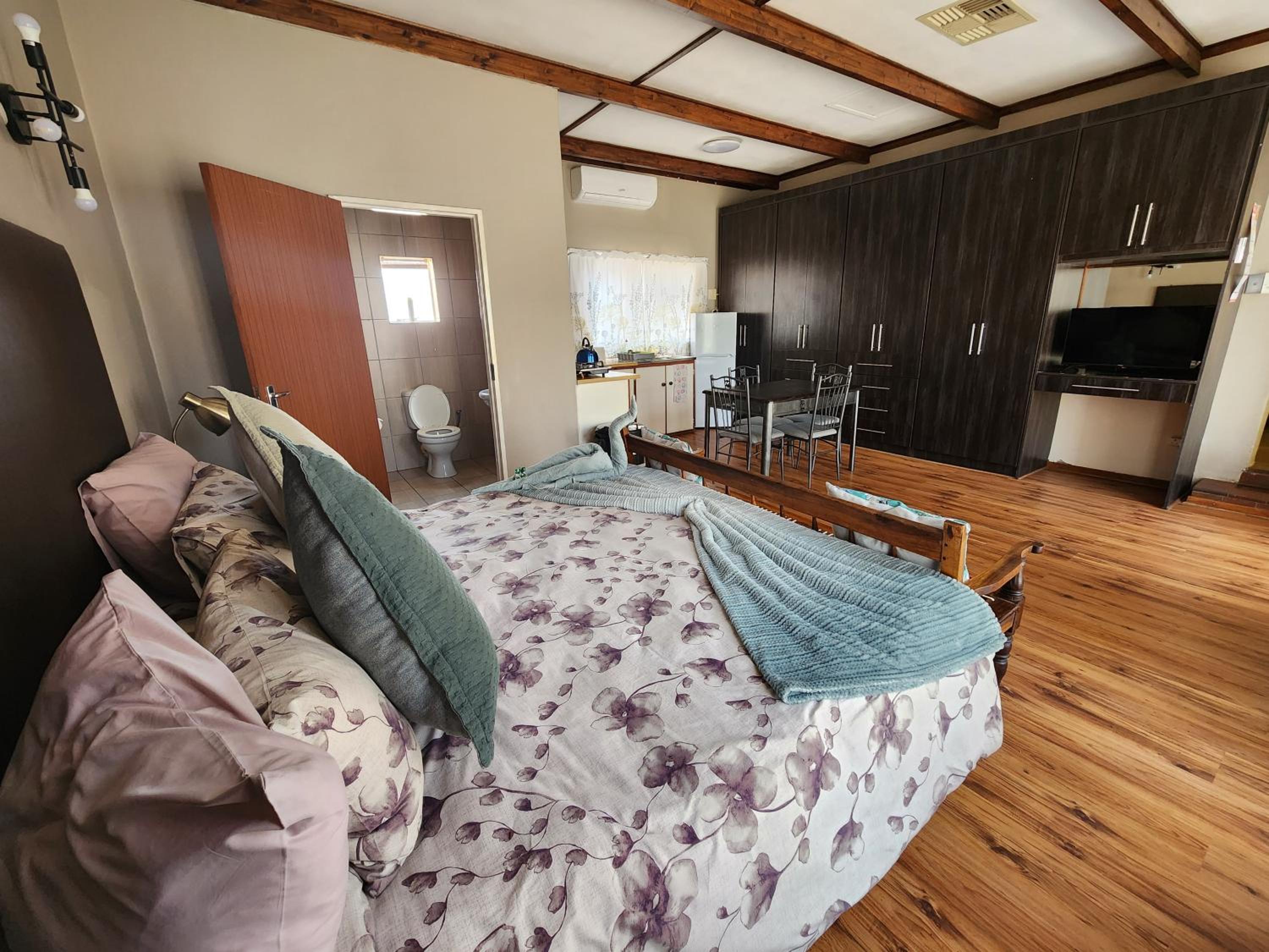 Business King Room - Photo 5