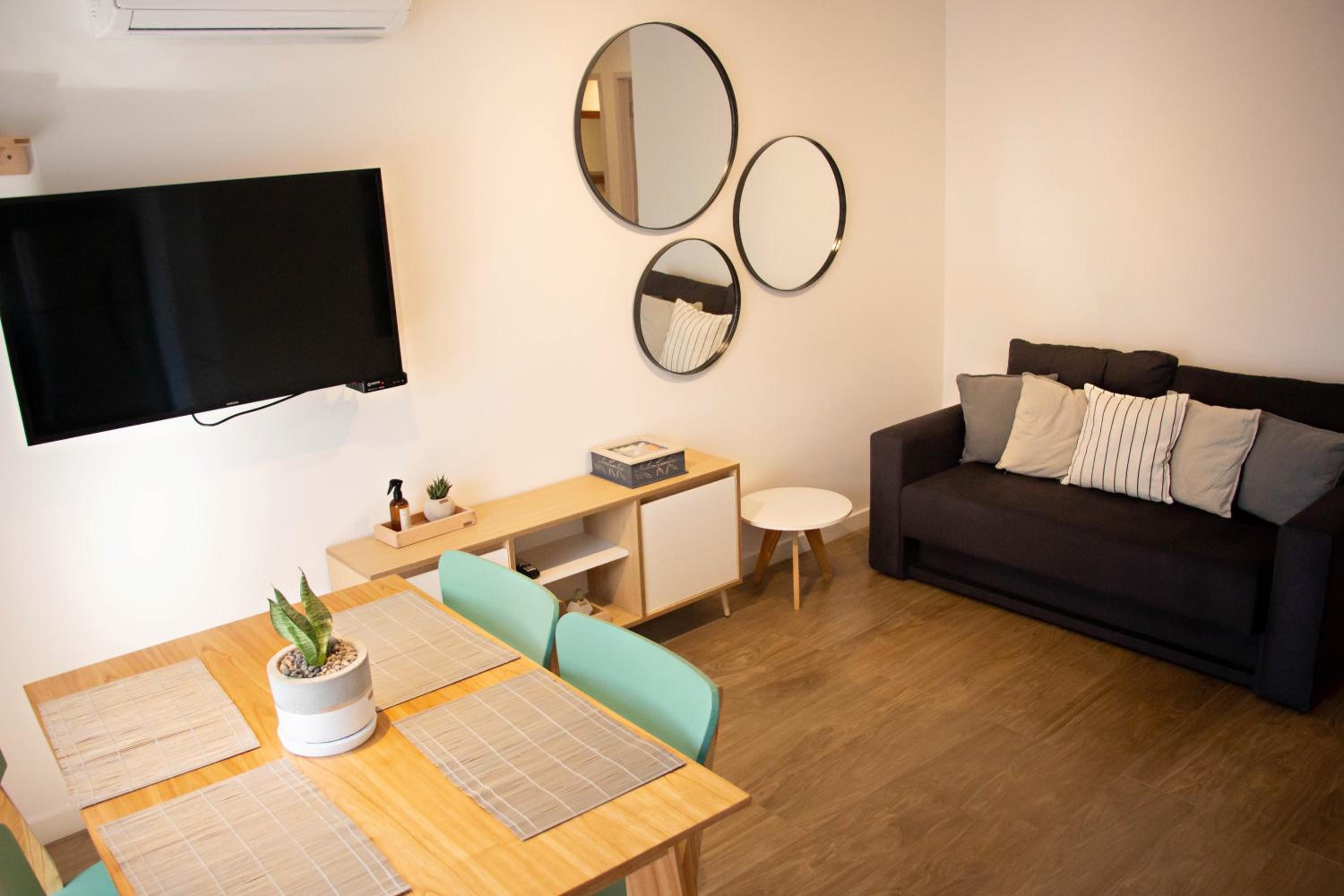 One-Bedroom Apartment photo 1