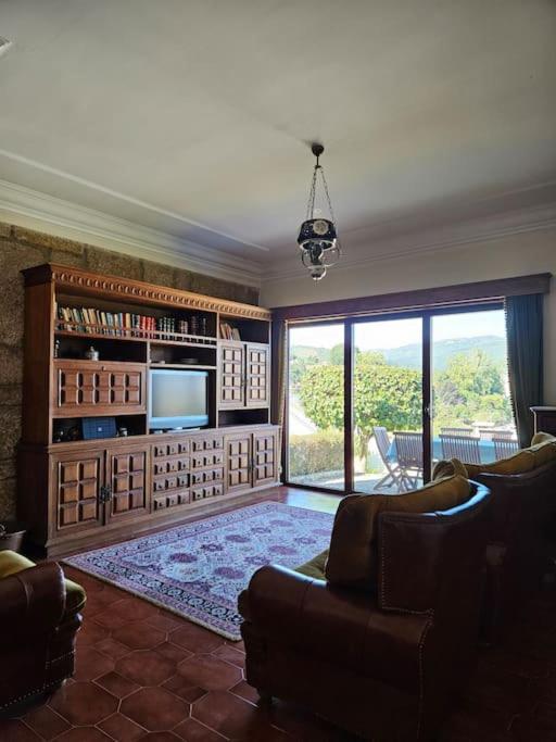 Five-Bedroom House photo 3