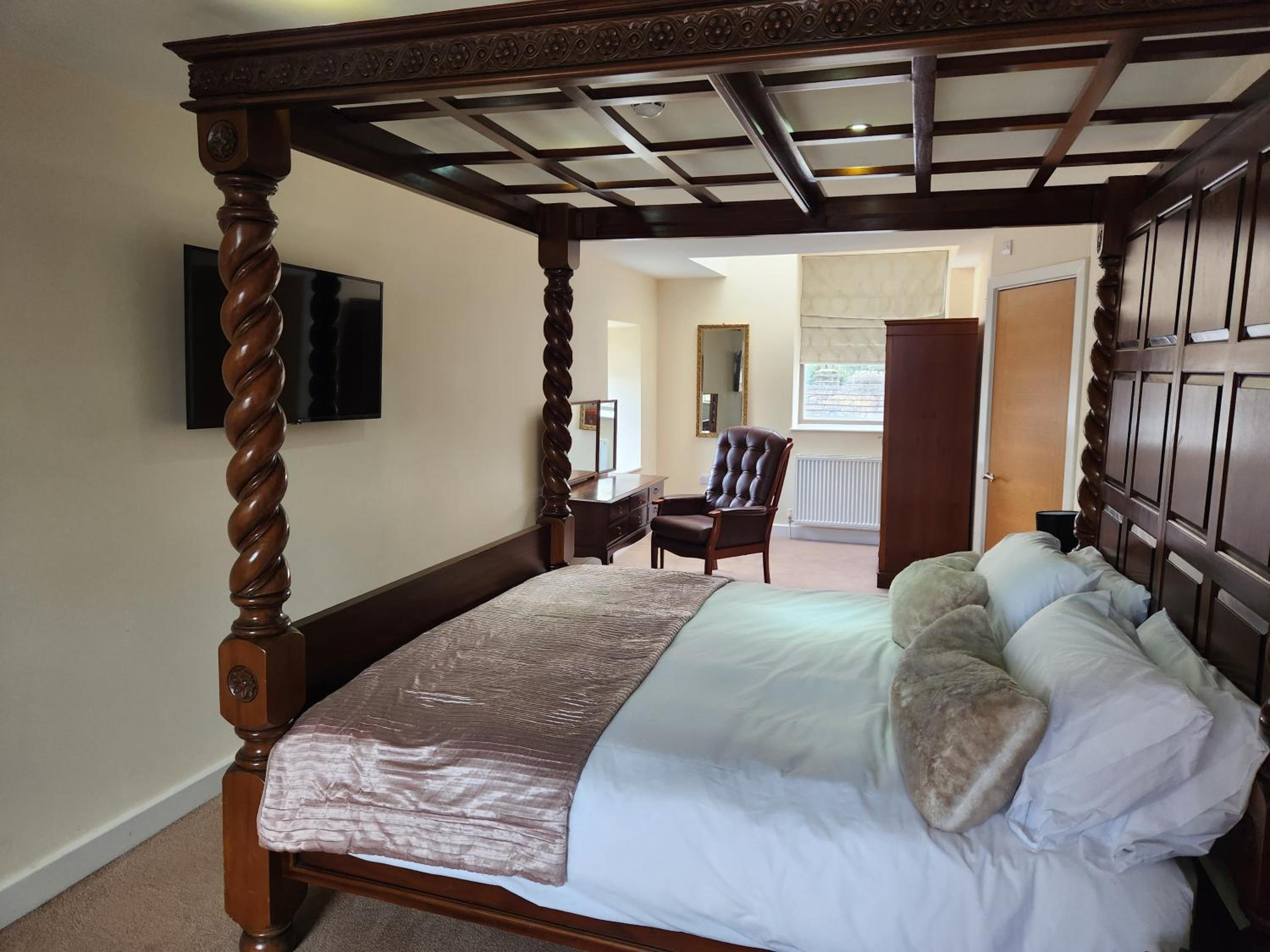 Deluxe King Room photo 2