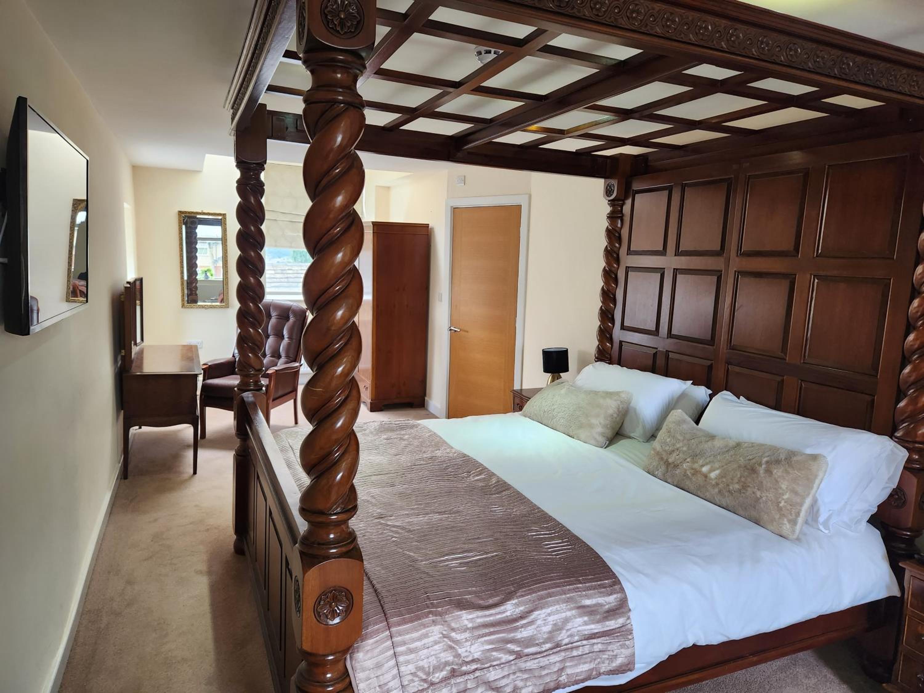 Deluxe King Room photo 3