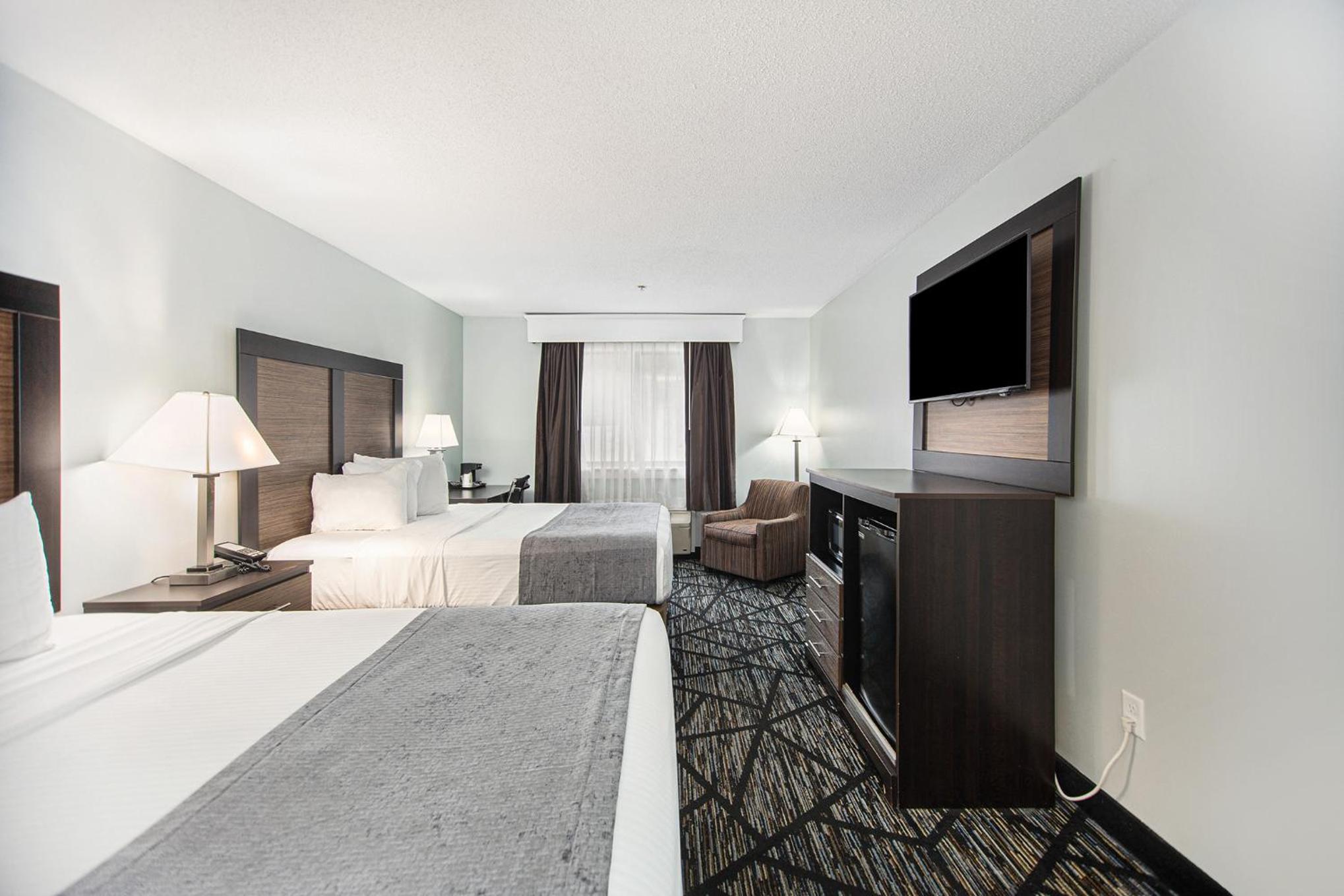 Queen Room with Two Queen Beds - First Floor/Non-Smoking - Photo 4