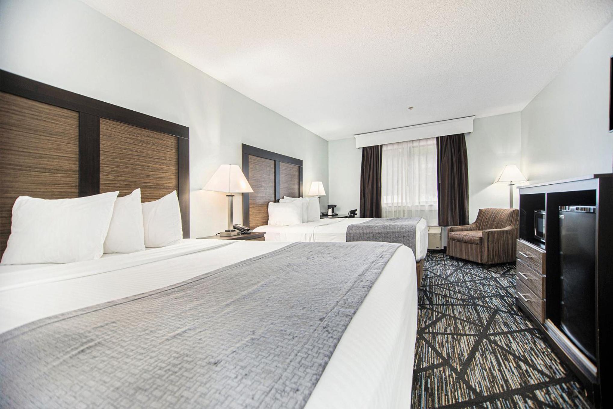 Queen Room with Two Queen Beds - First Floor/Non-Smoking - Photo 5