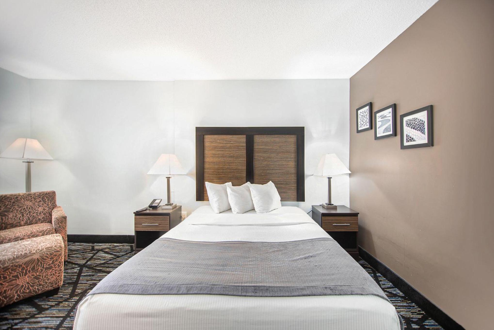 King Room - First Floor/Non-Smoking - Photo 6