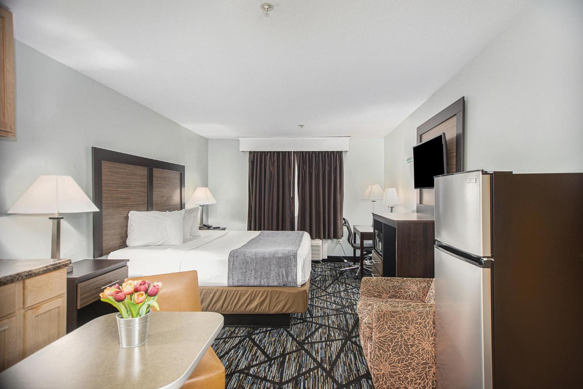 King Room with Kitchenette - Non-Smoking - Photo 9