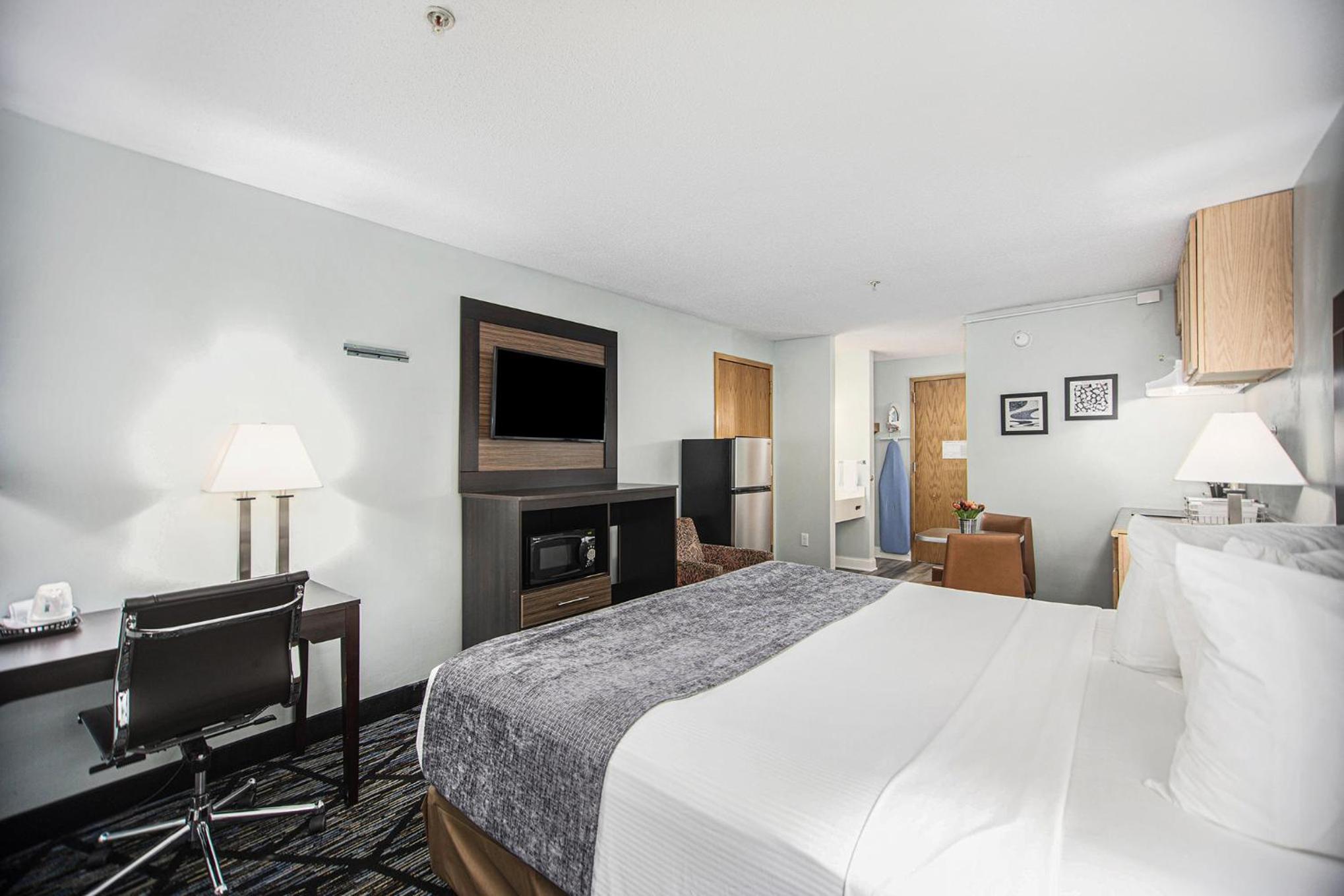 King Room with Kitchenette - Non-Smoking - Photo 2