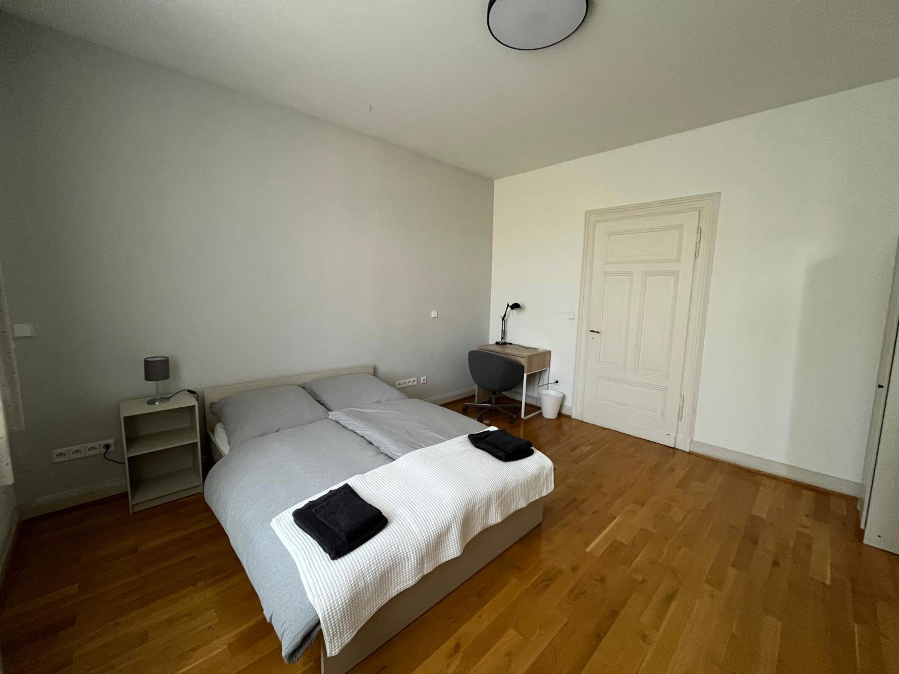 One-Bedroom Apartment photo 1