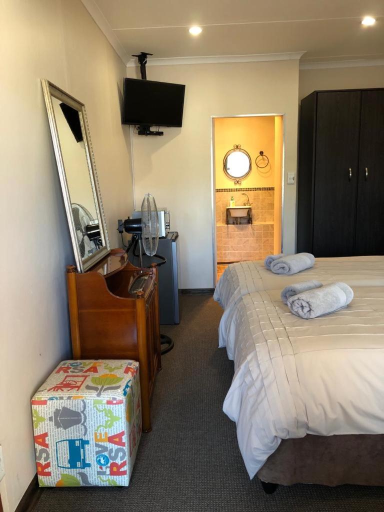 Double Room with Private Bathroom photo 1
