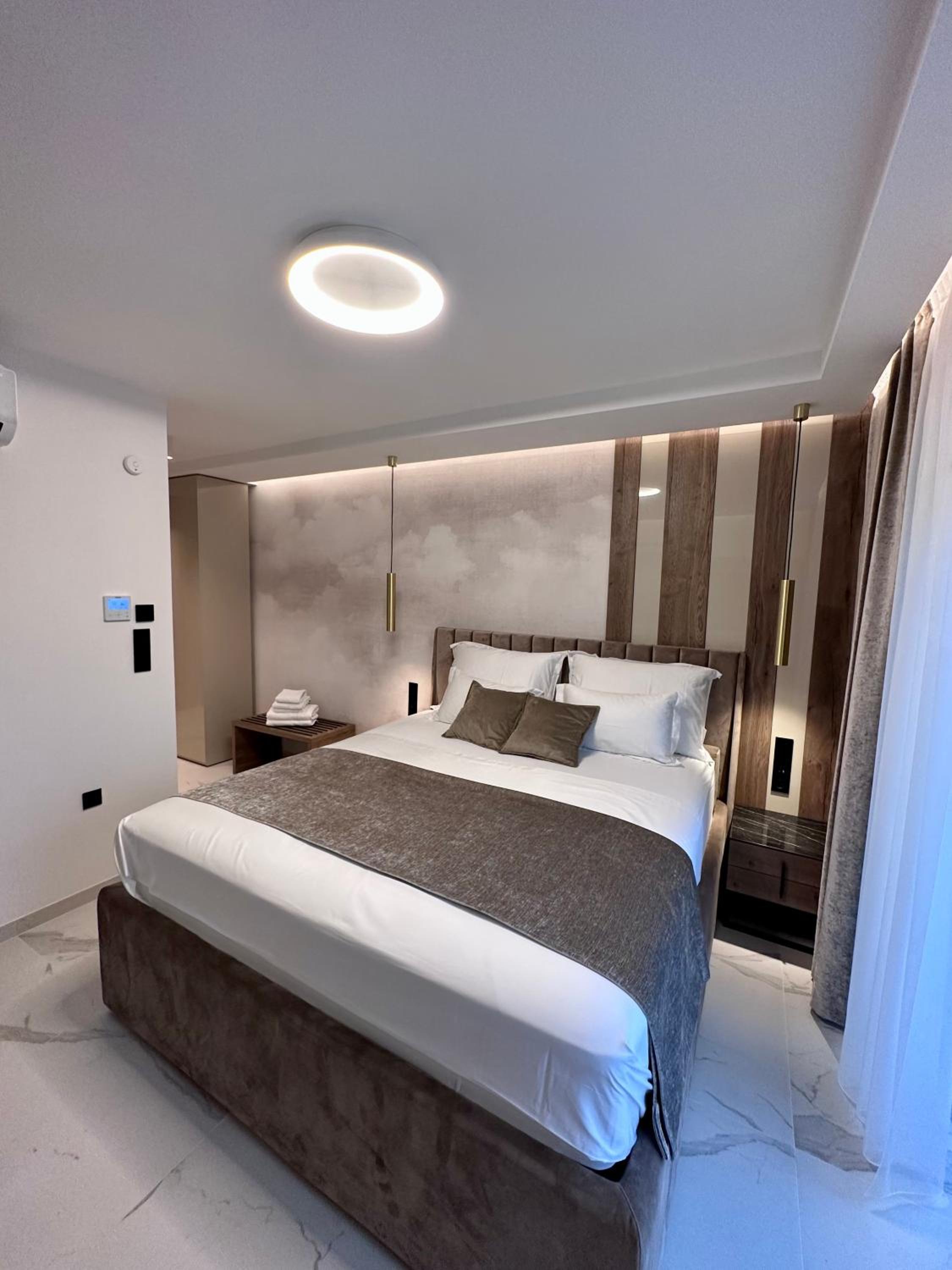 Deluxe Queen Room with Terrace