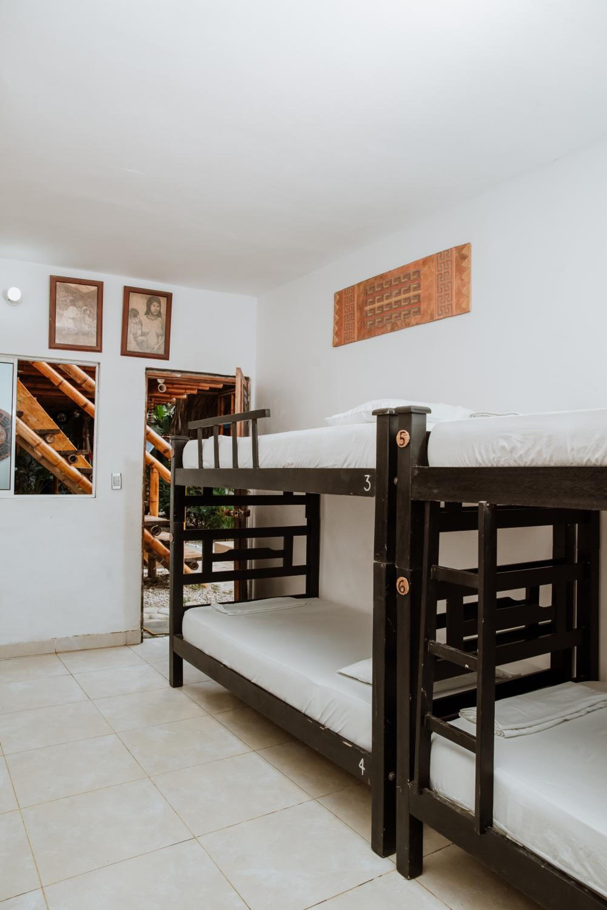 Bed in 8-Bed Mixed Dormitory Room photo 2