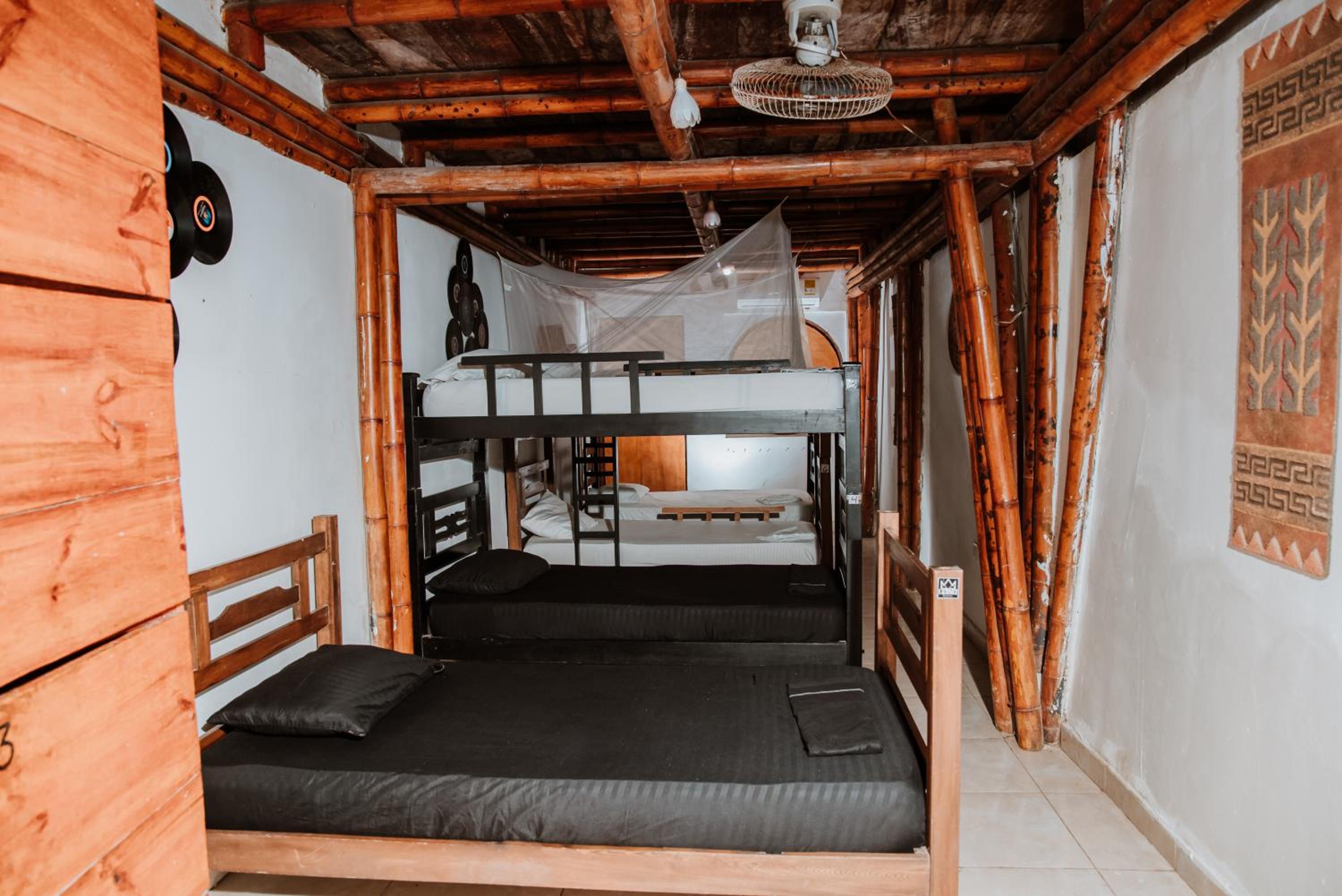 Bed in 8-Bed Mixed Dormitory Room photo 2