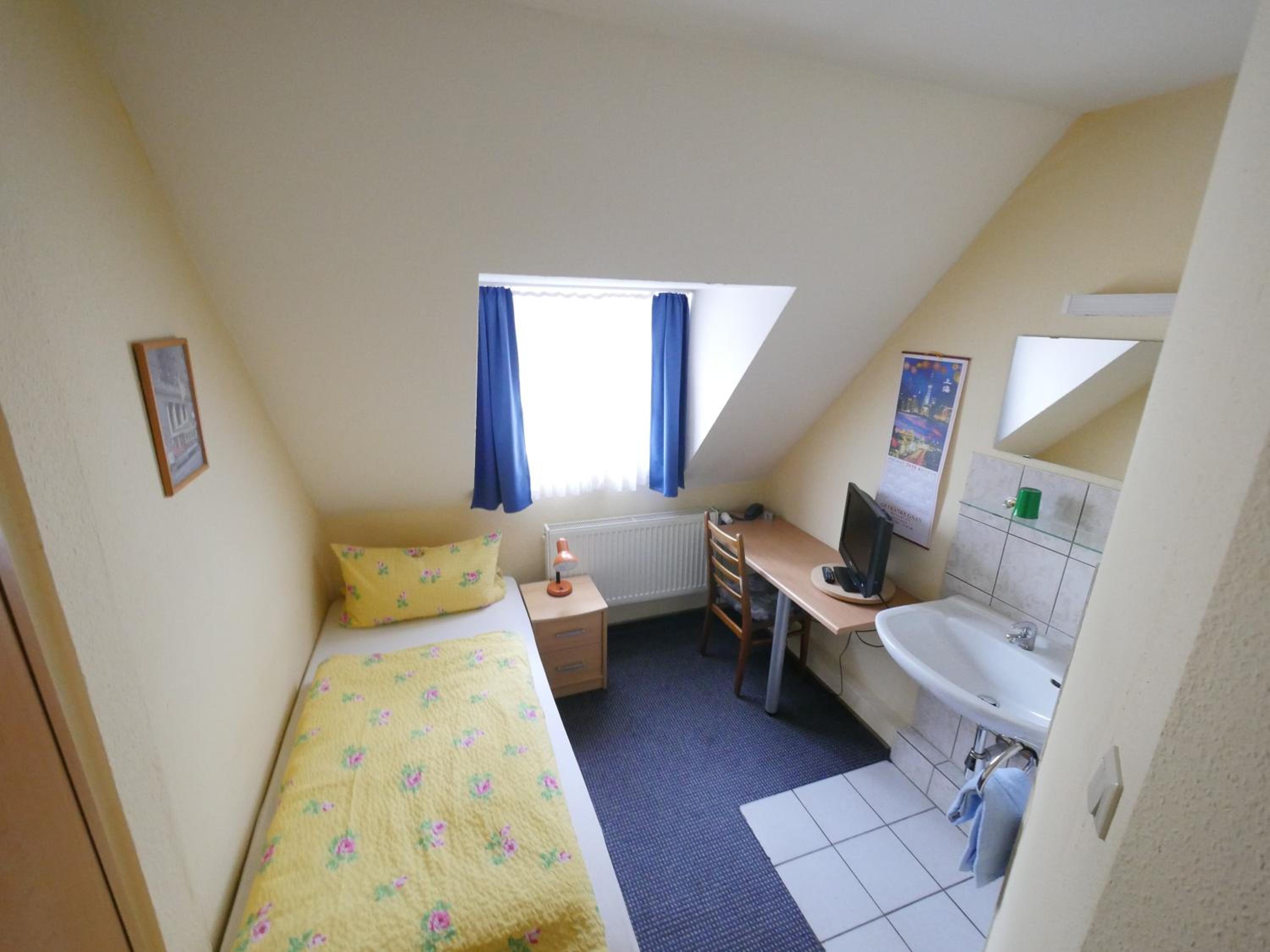 Budget Single Room photo 2