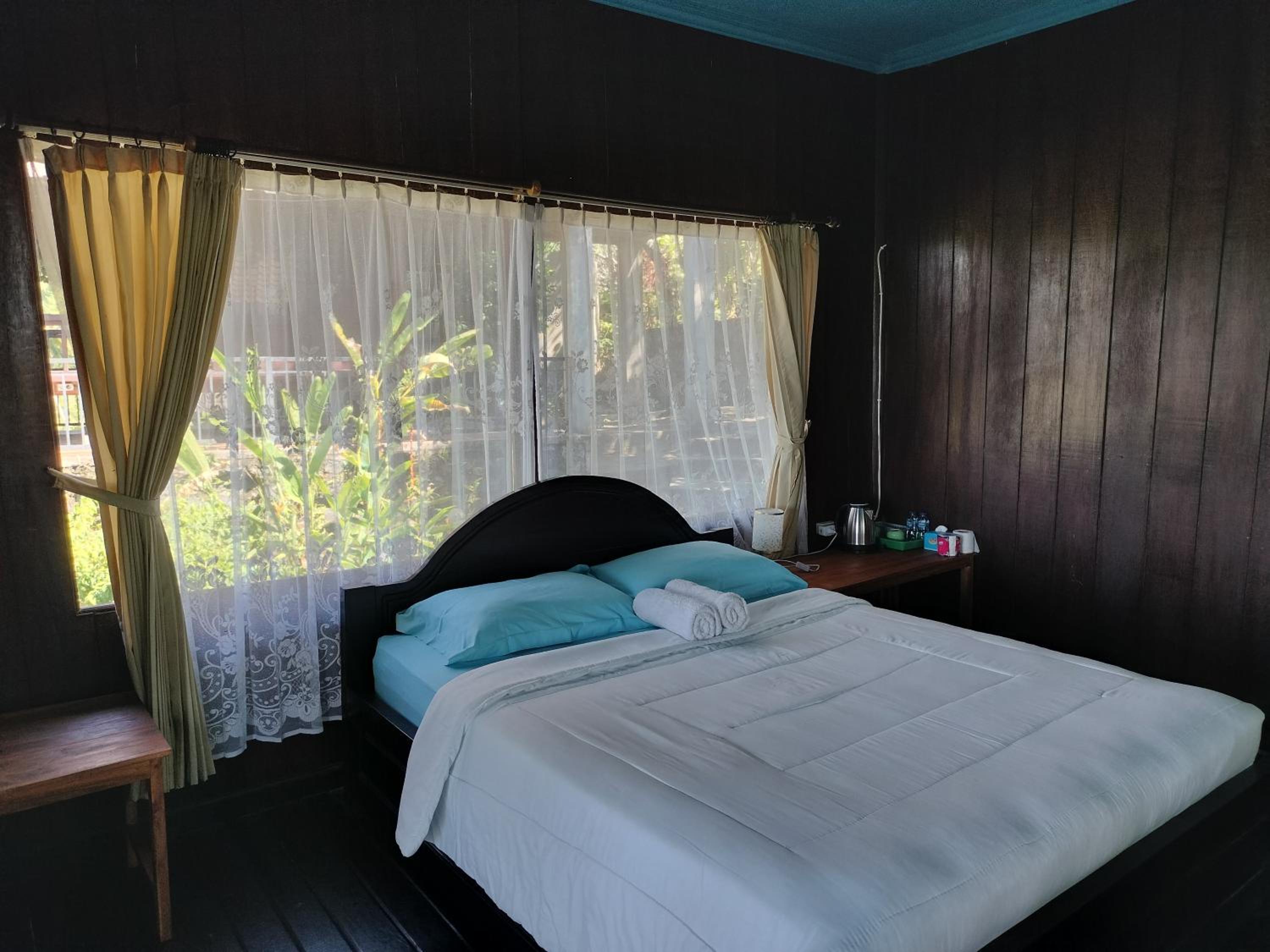 Double Room with Private Bathroom - Photo 35