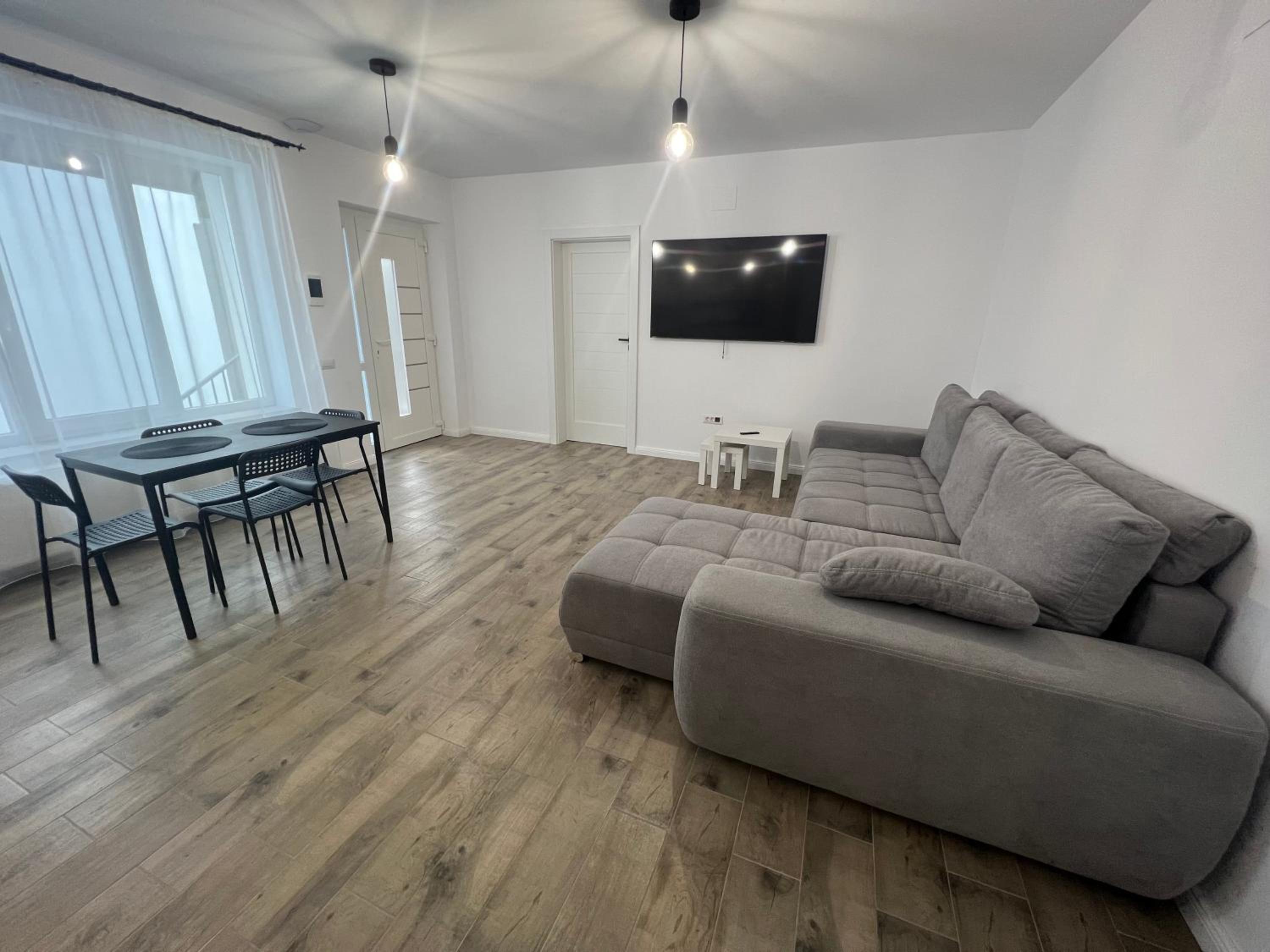 One-Bedroom Apartment photo 1