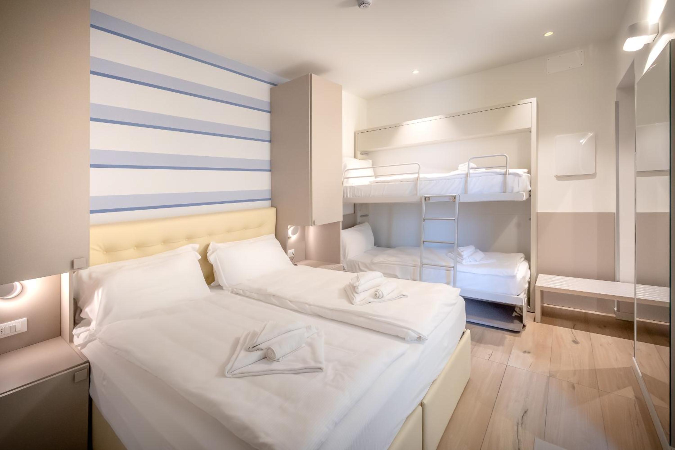 Quadruple Room with Sea View photo 1