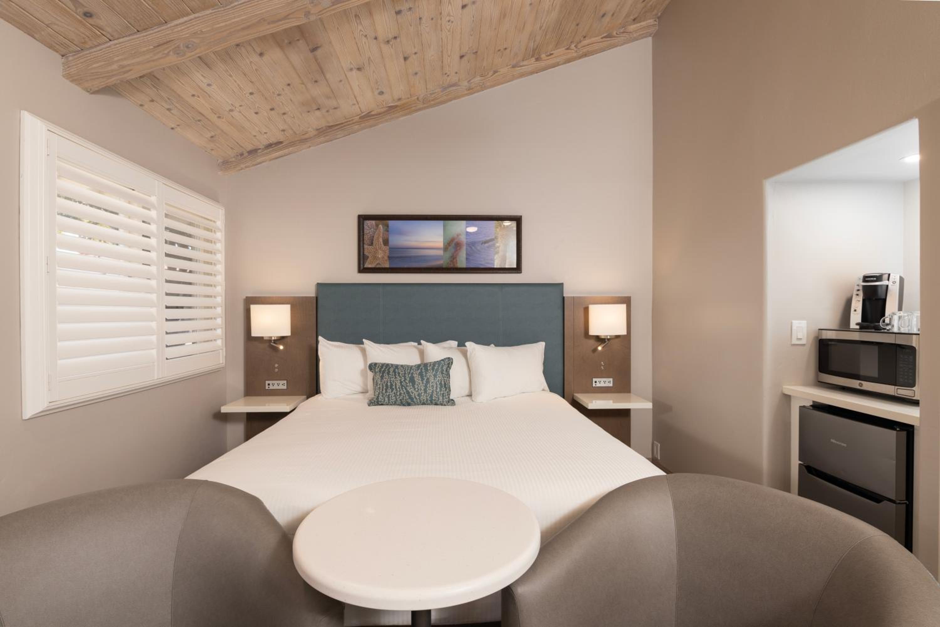 Deluxe King Room - Photo 4