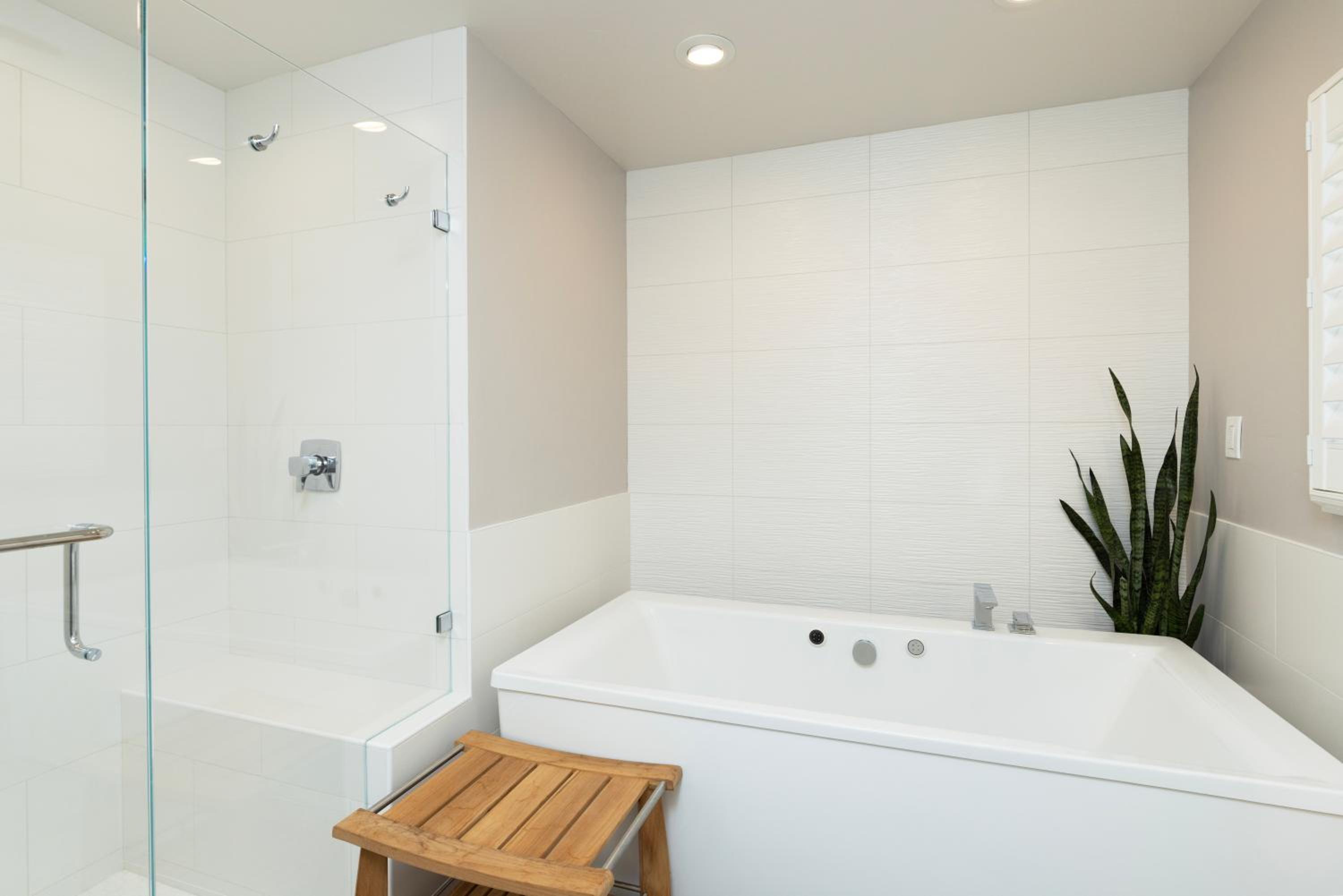 Deluxe King Room - Photo 5