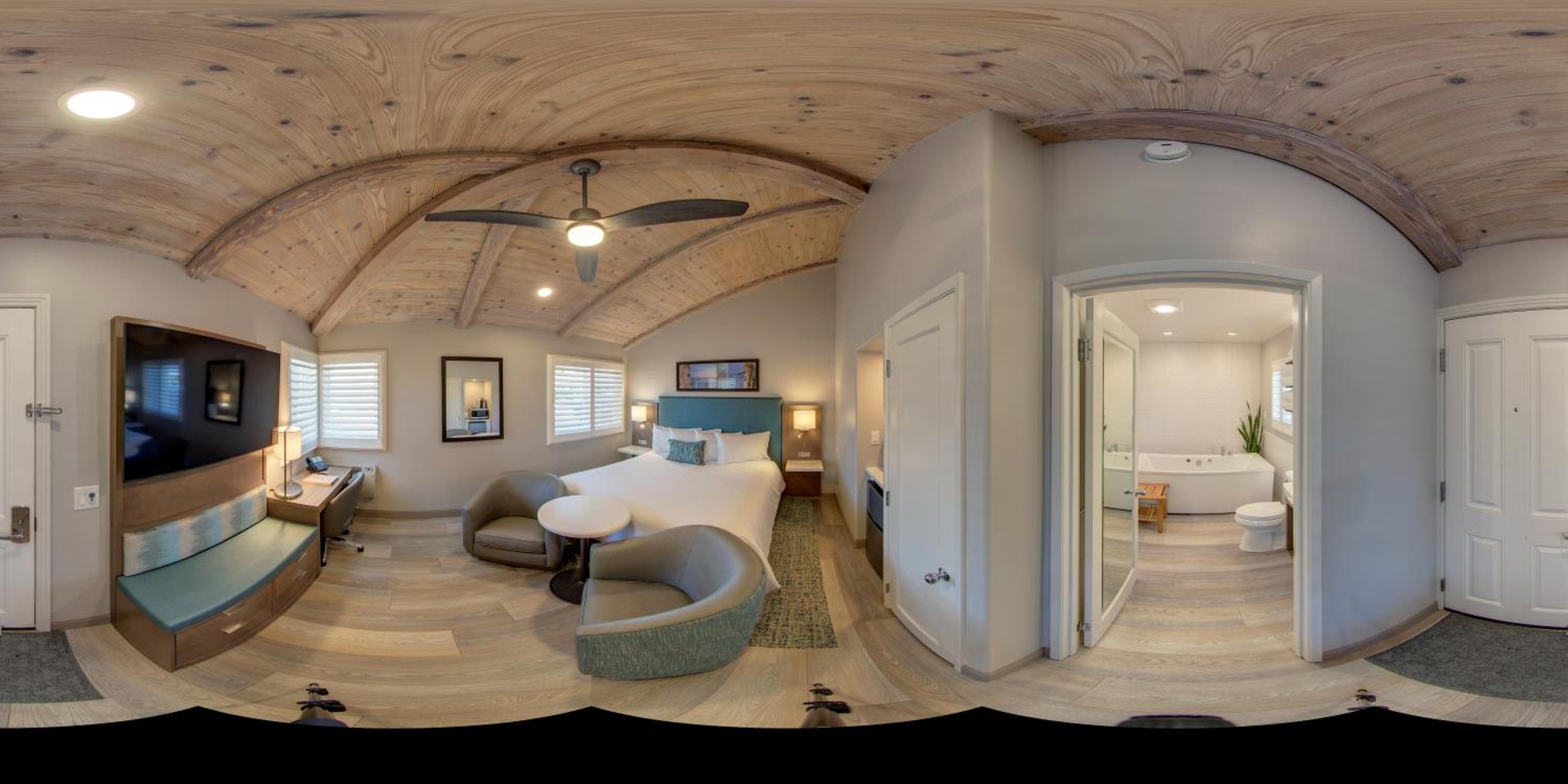 Deluxe King Room - Photo 3