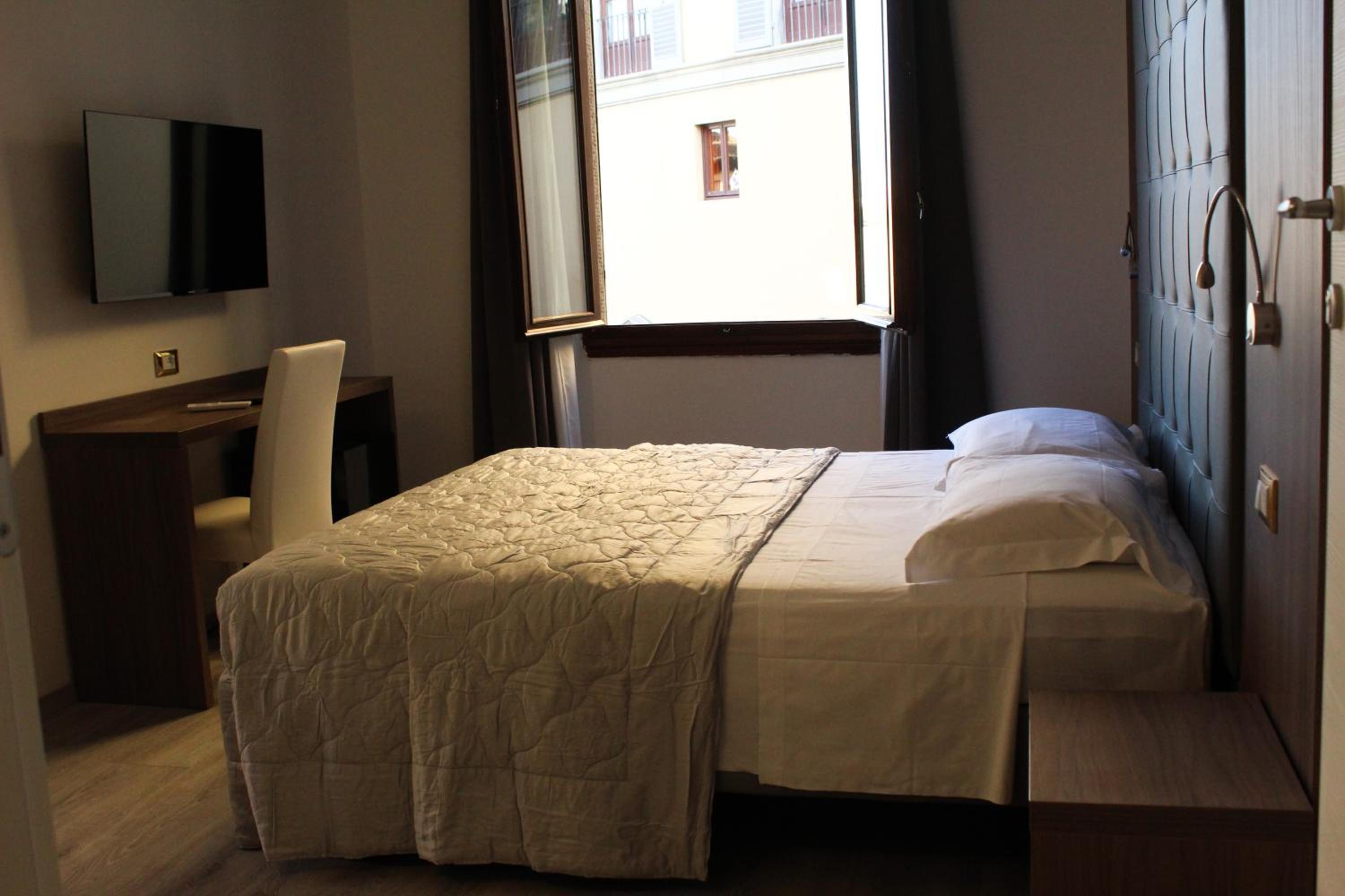 Standard Queen Room photo 1