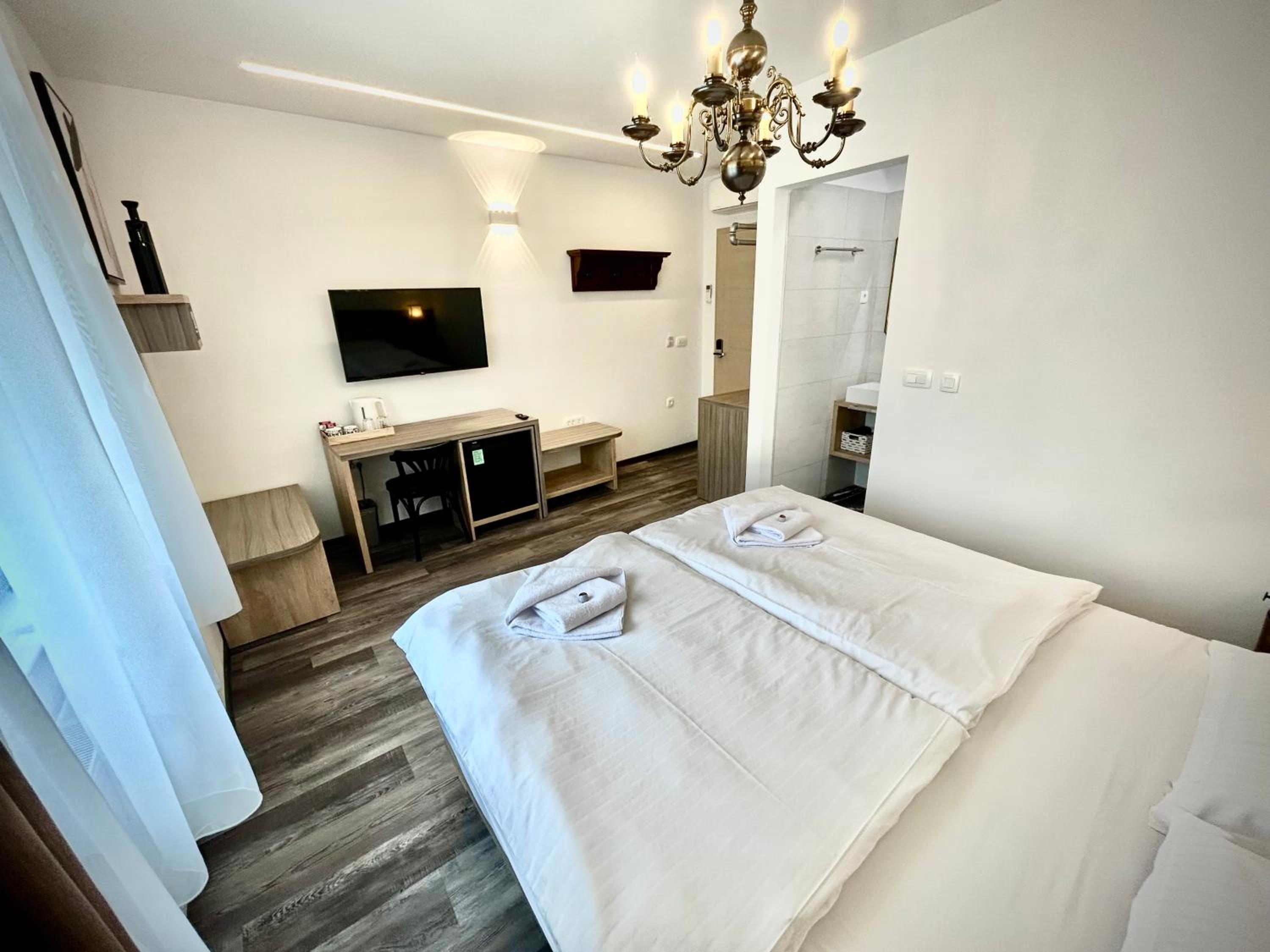 Double Room with Private Bathroom photo 1