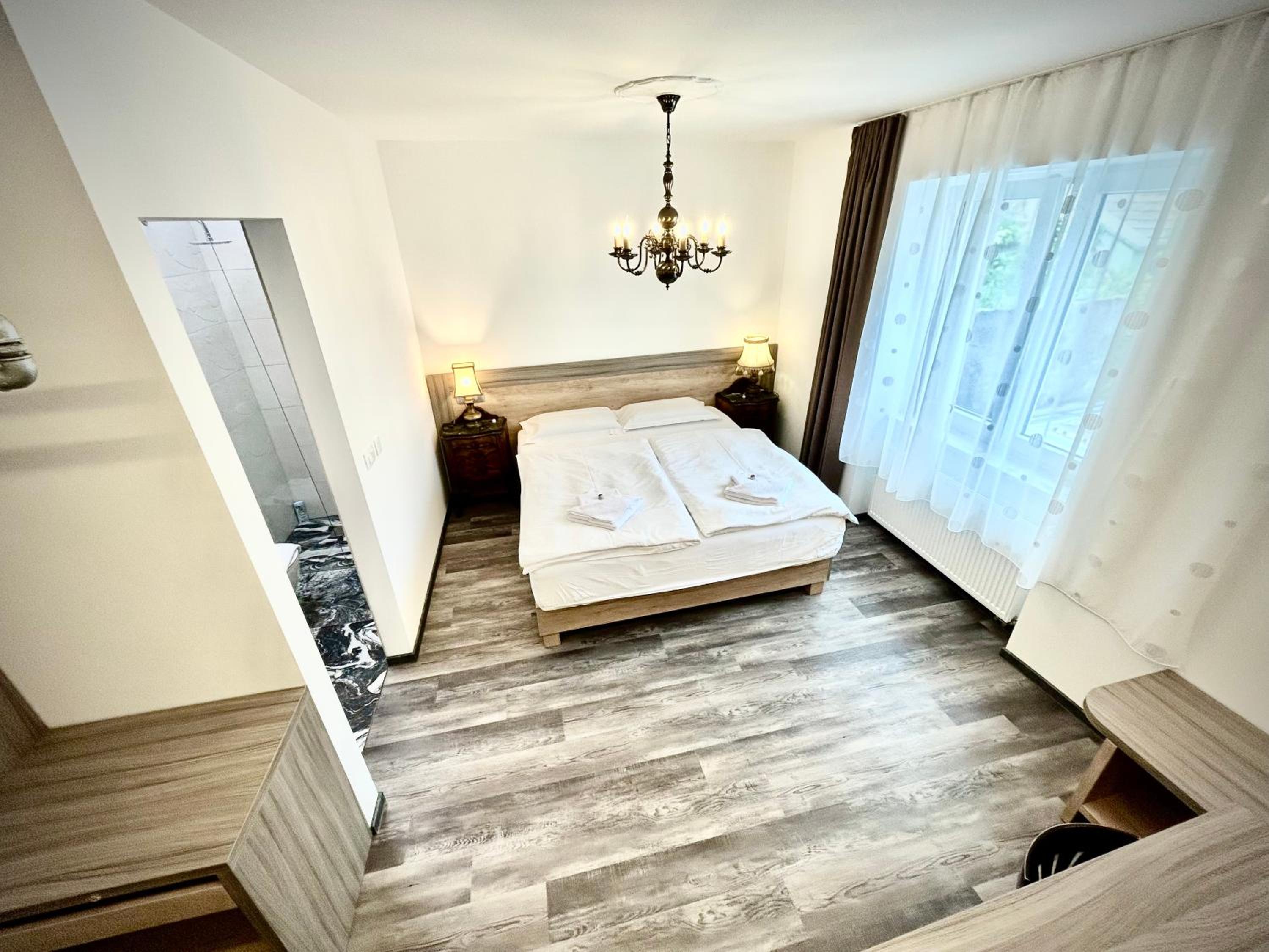 Double Room with Private Bathroom photo 2