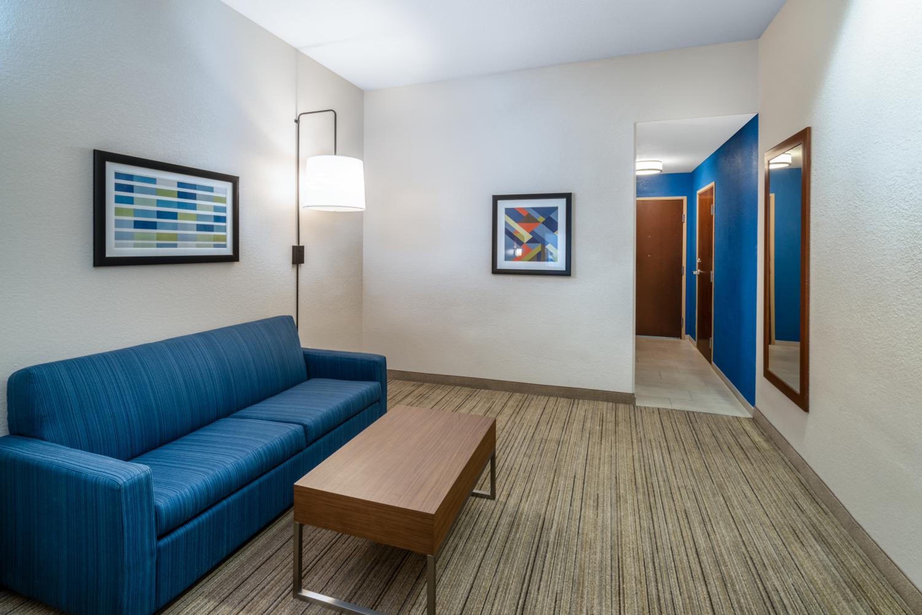 Queen Suite with Two Queen Beds - Photo 1