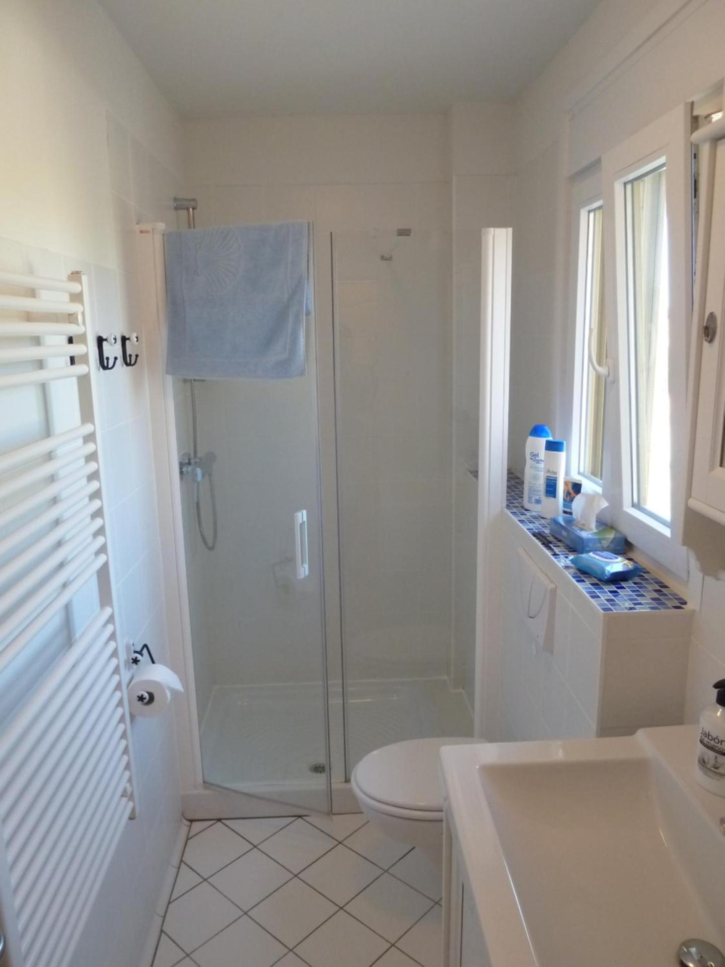 Family Room with Private Bathroom photo 3