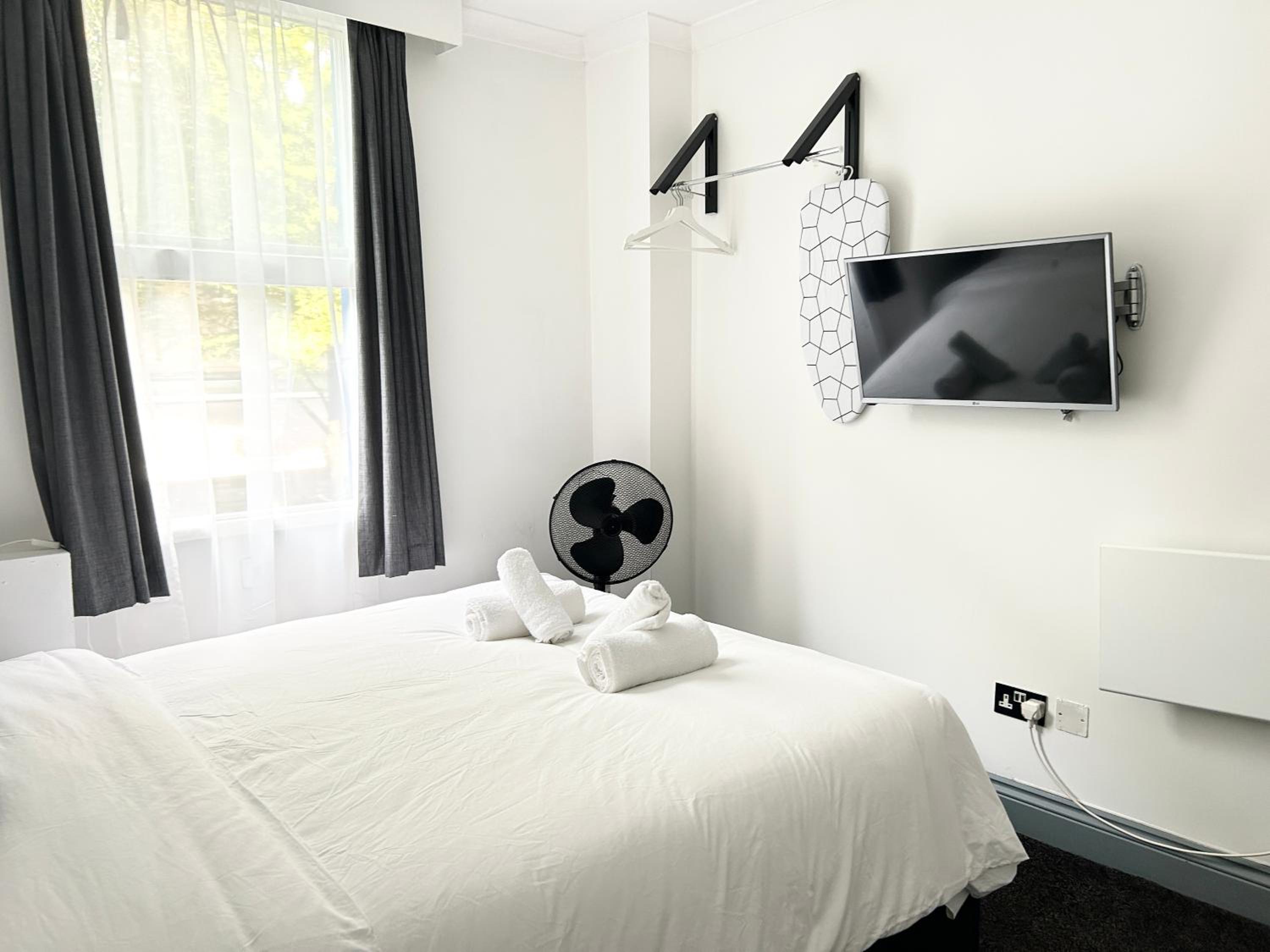 Standard Double Room With Shared Bathroom