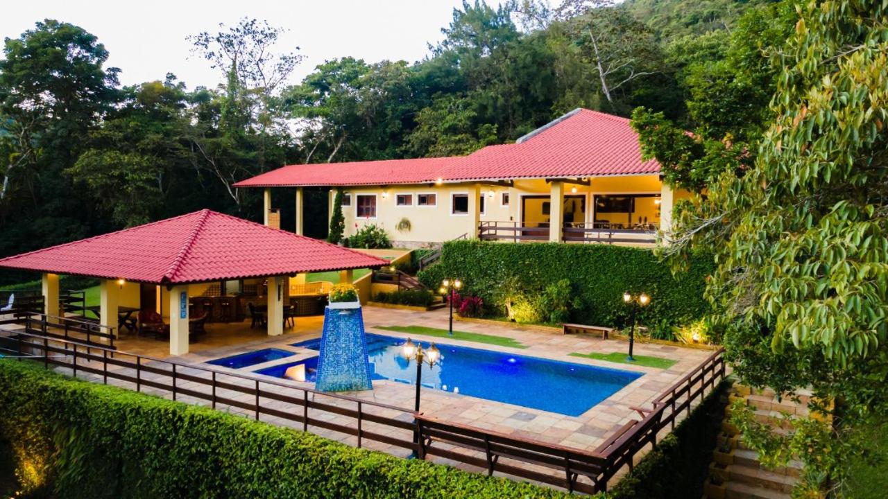 Five-Bedroom House photo 2