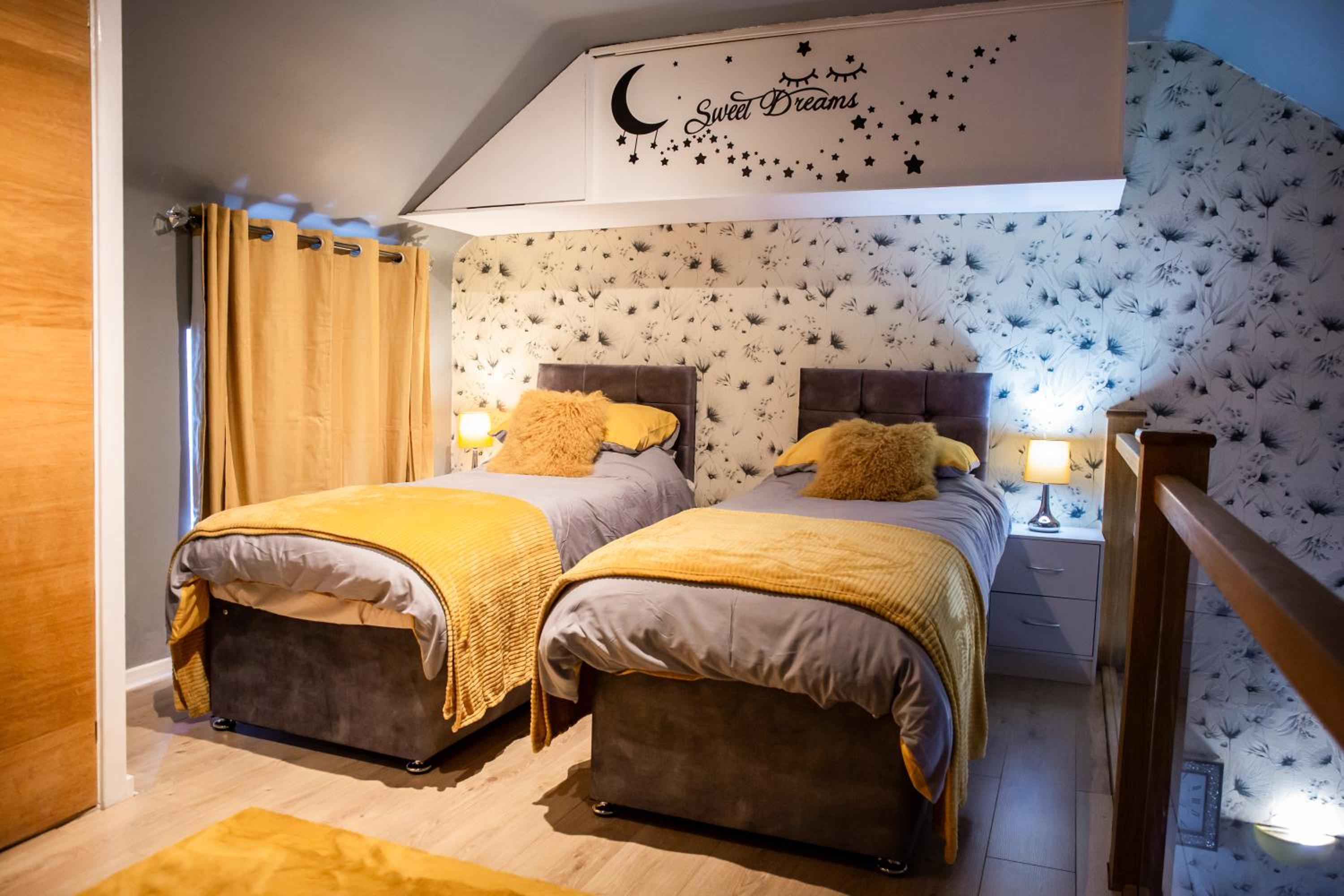 One-Bedroom House photo 1