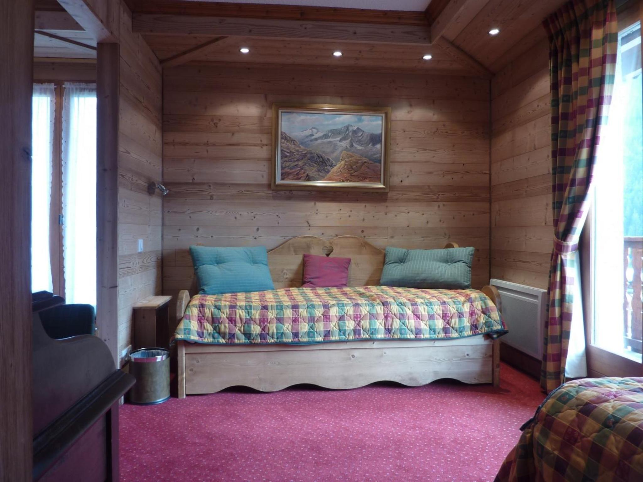 Family Room photo 3