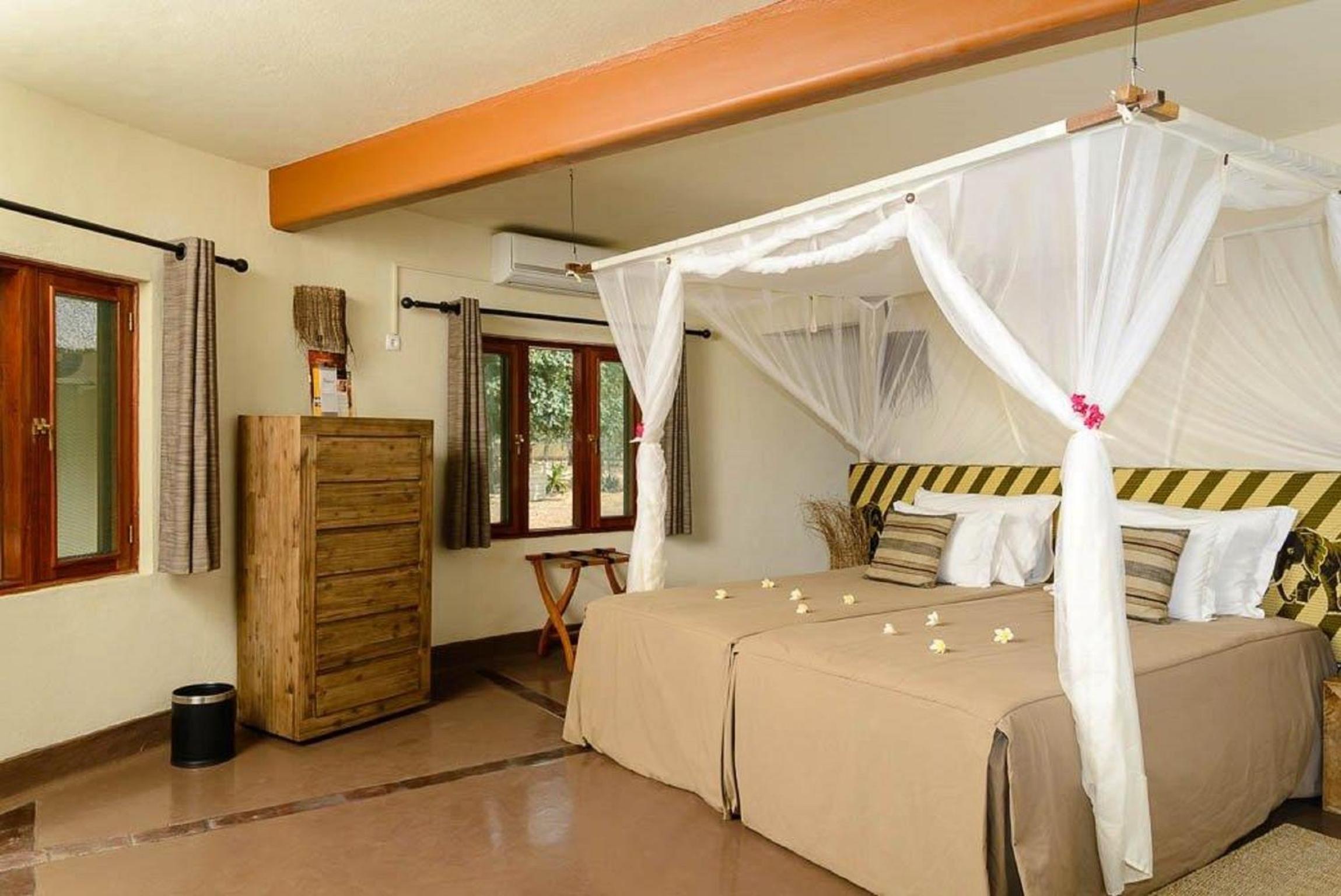 Superior Bungalow photo 1