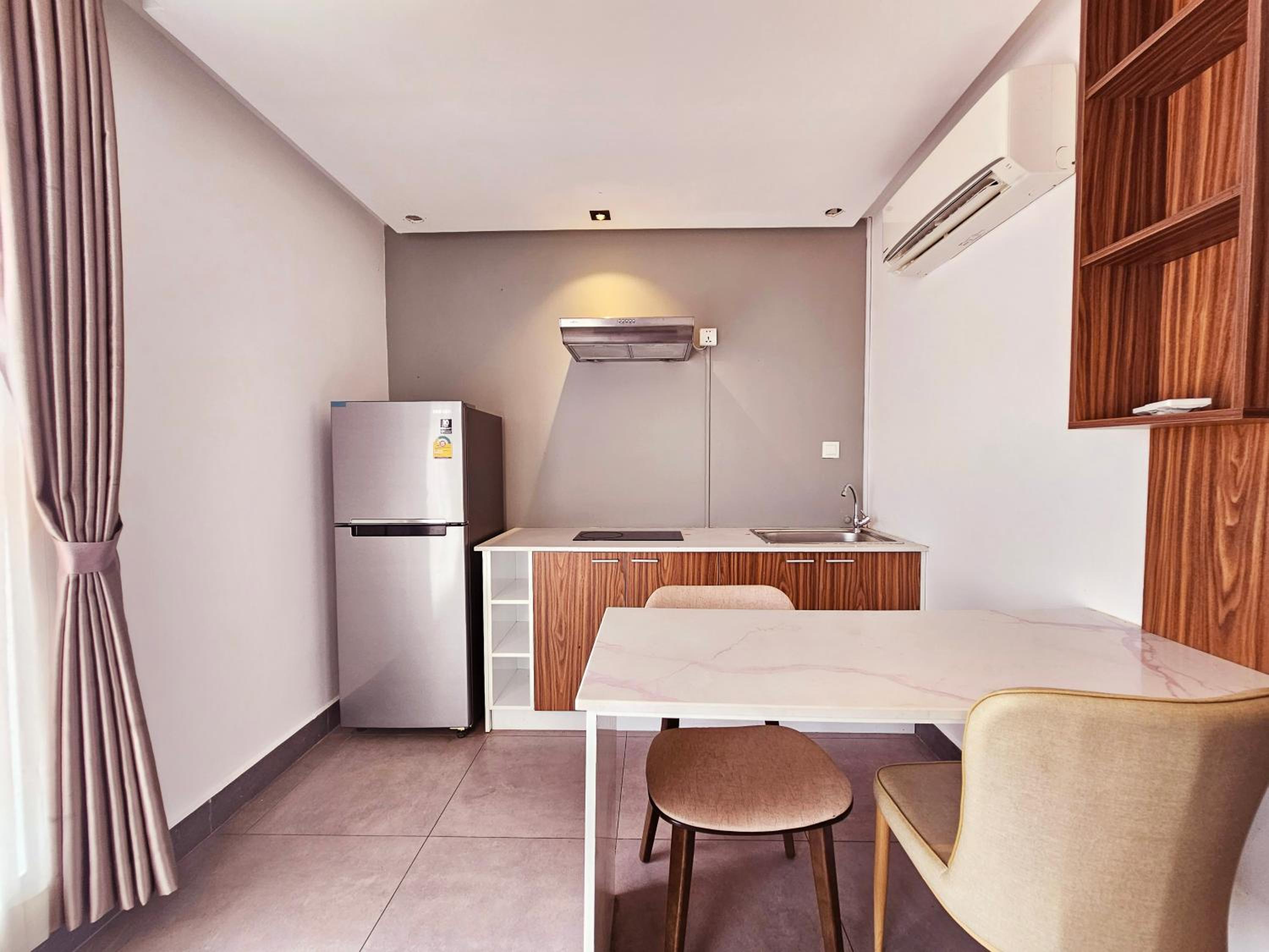 One-Bedroom Apartment - Photo 4