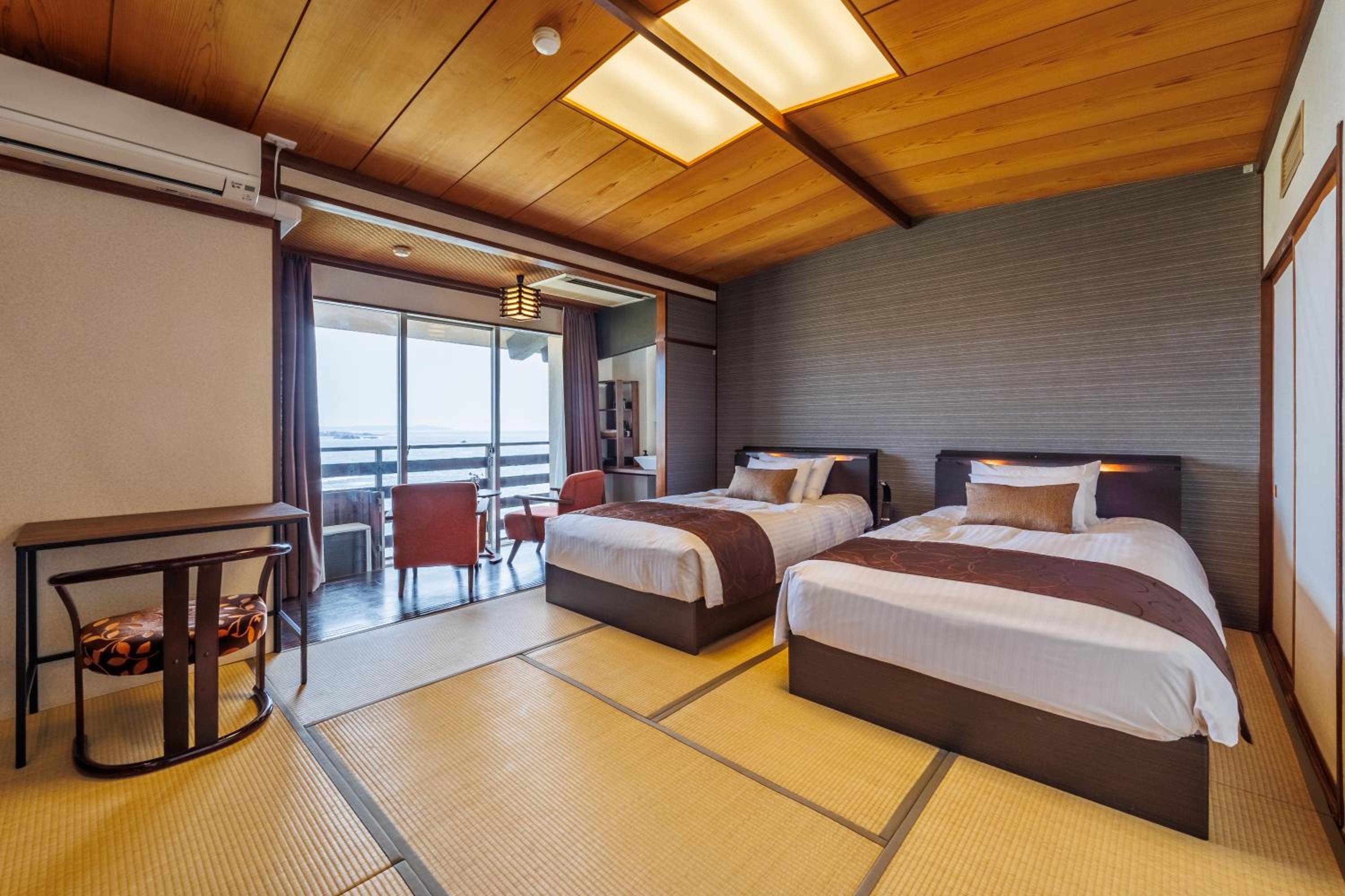 Japanese-Style Twin Room with Ocean View (1 adult)