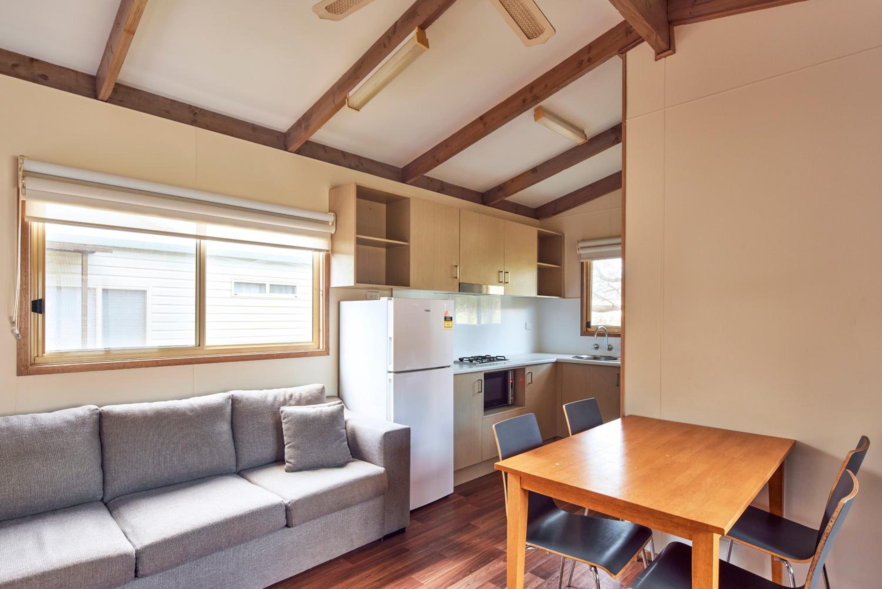 One-Bedroom Bungalow - Photo 3