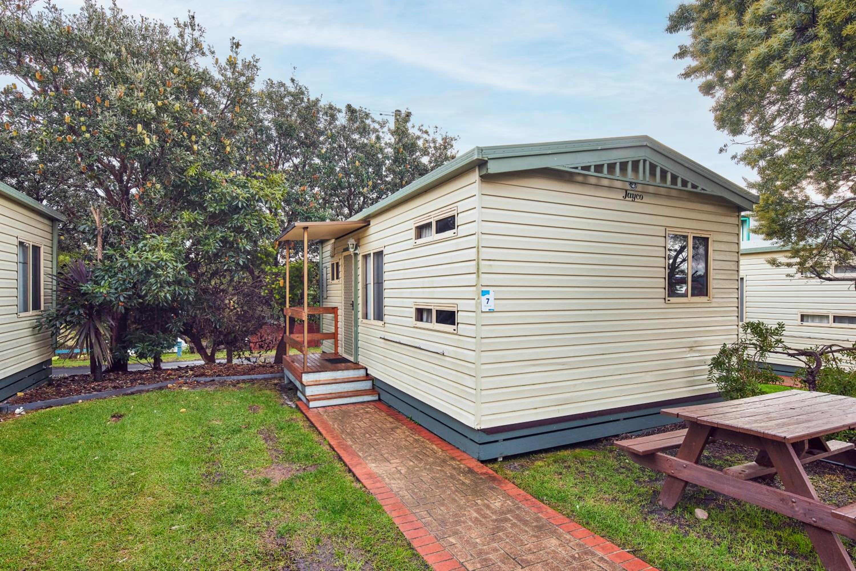 One-Bedroom Bungalow - Photo 4