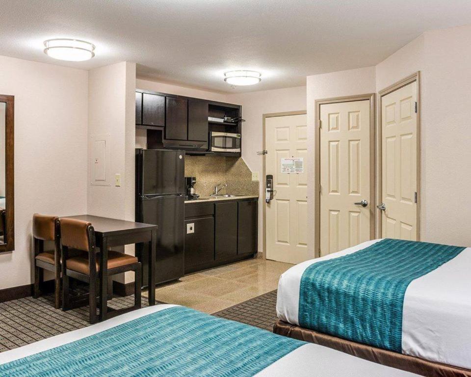 Efficiency Double Room - Accessible/Non-Smoking