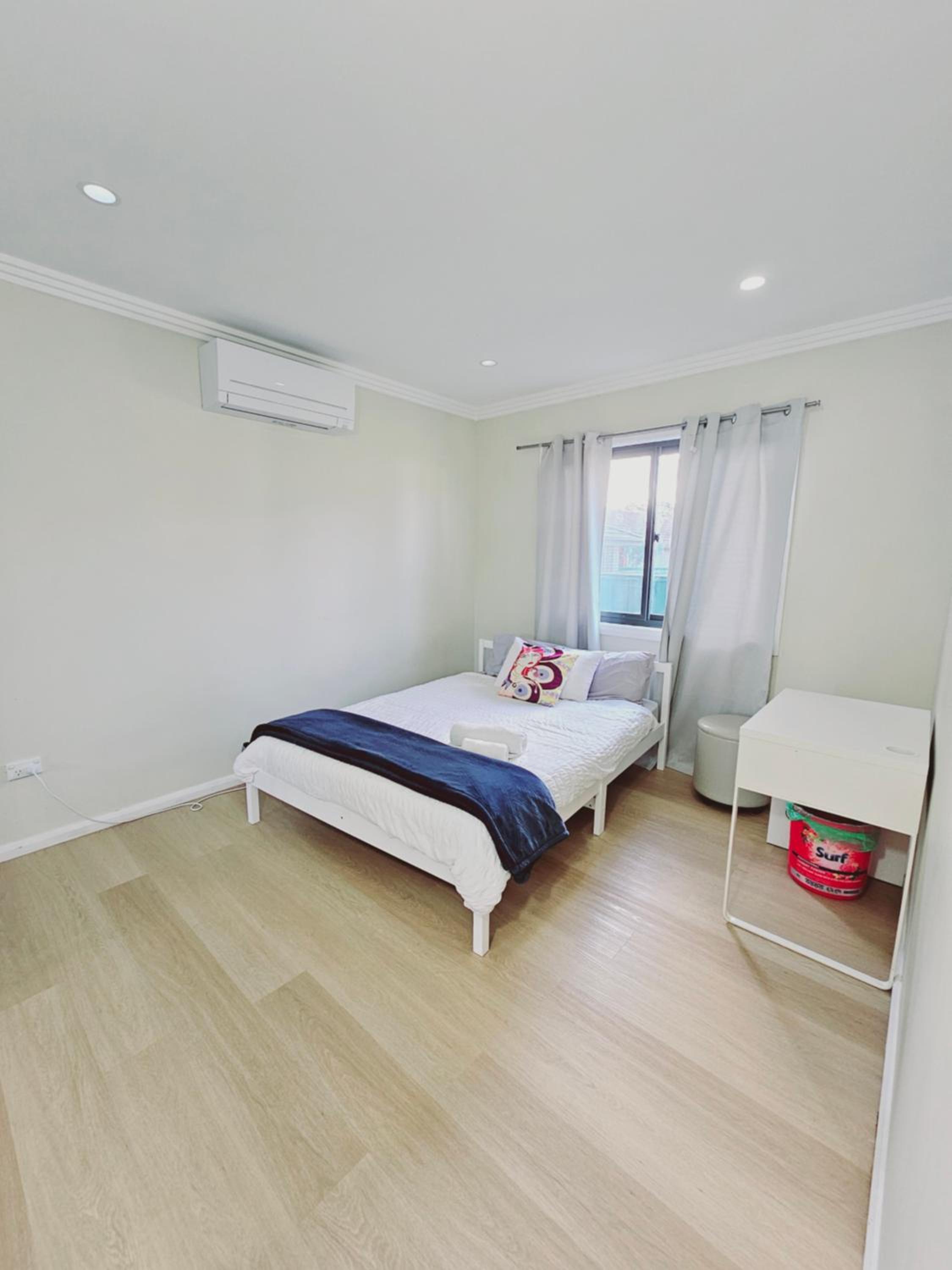 Queen Room with Shared Bathroom photo 2