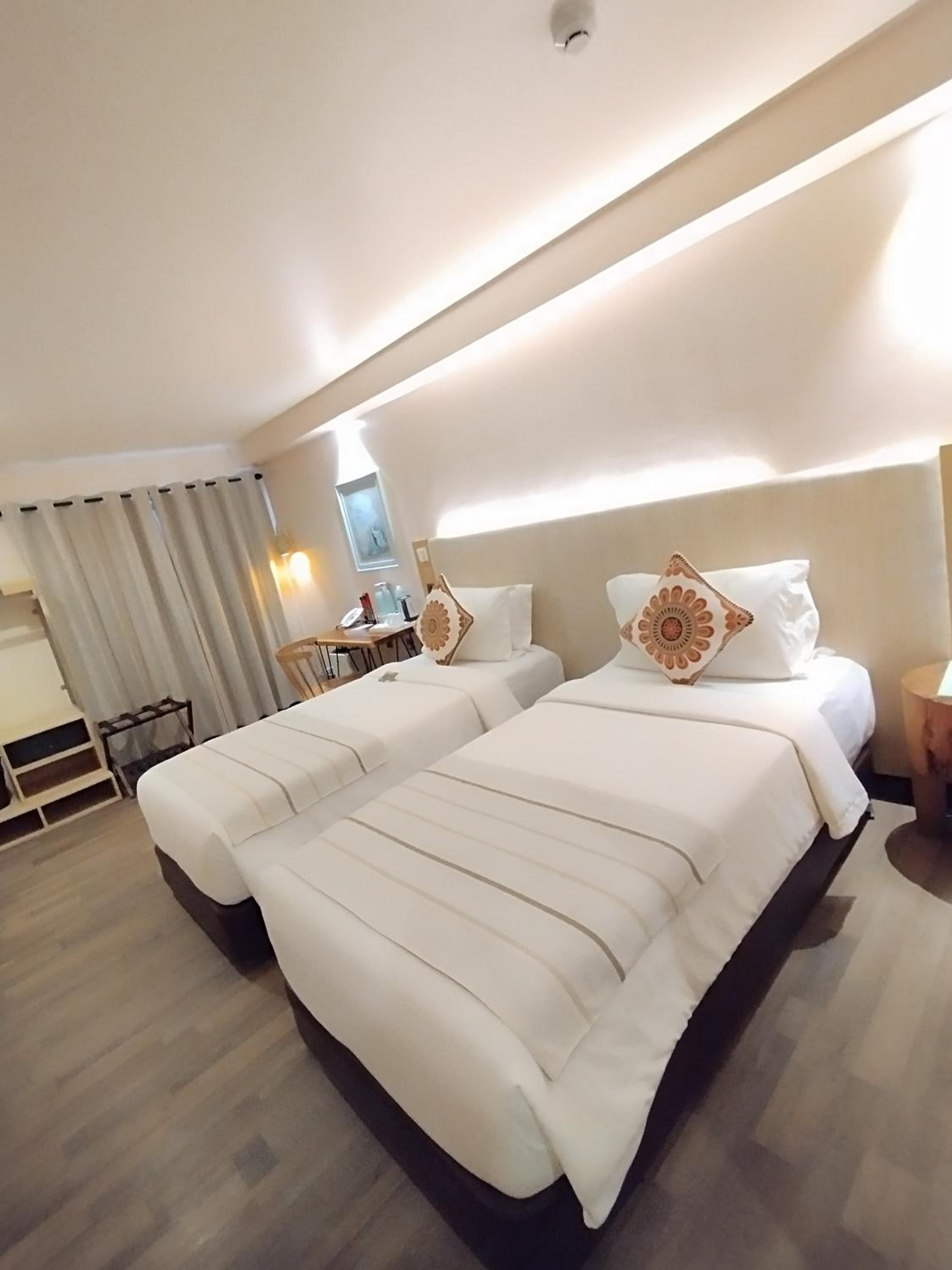 Standard King Bed - Photo 3