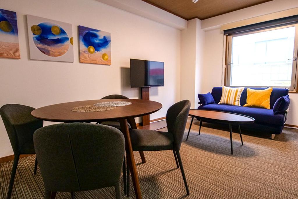 One-Bedroom Apartment photo 1
