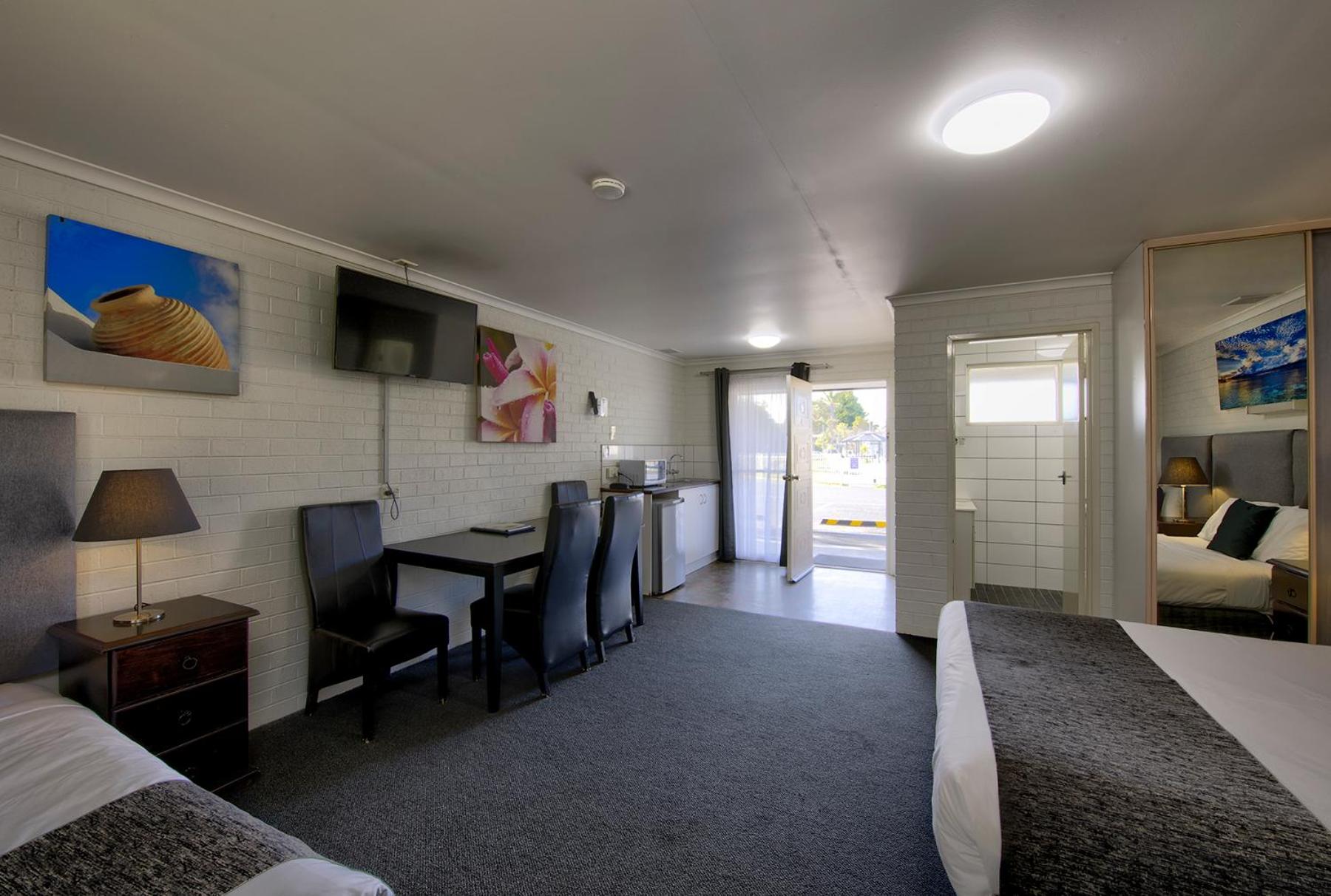 Family Room photo 3