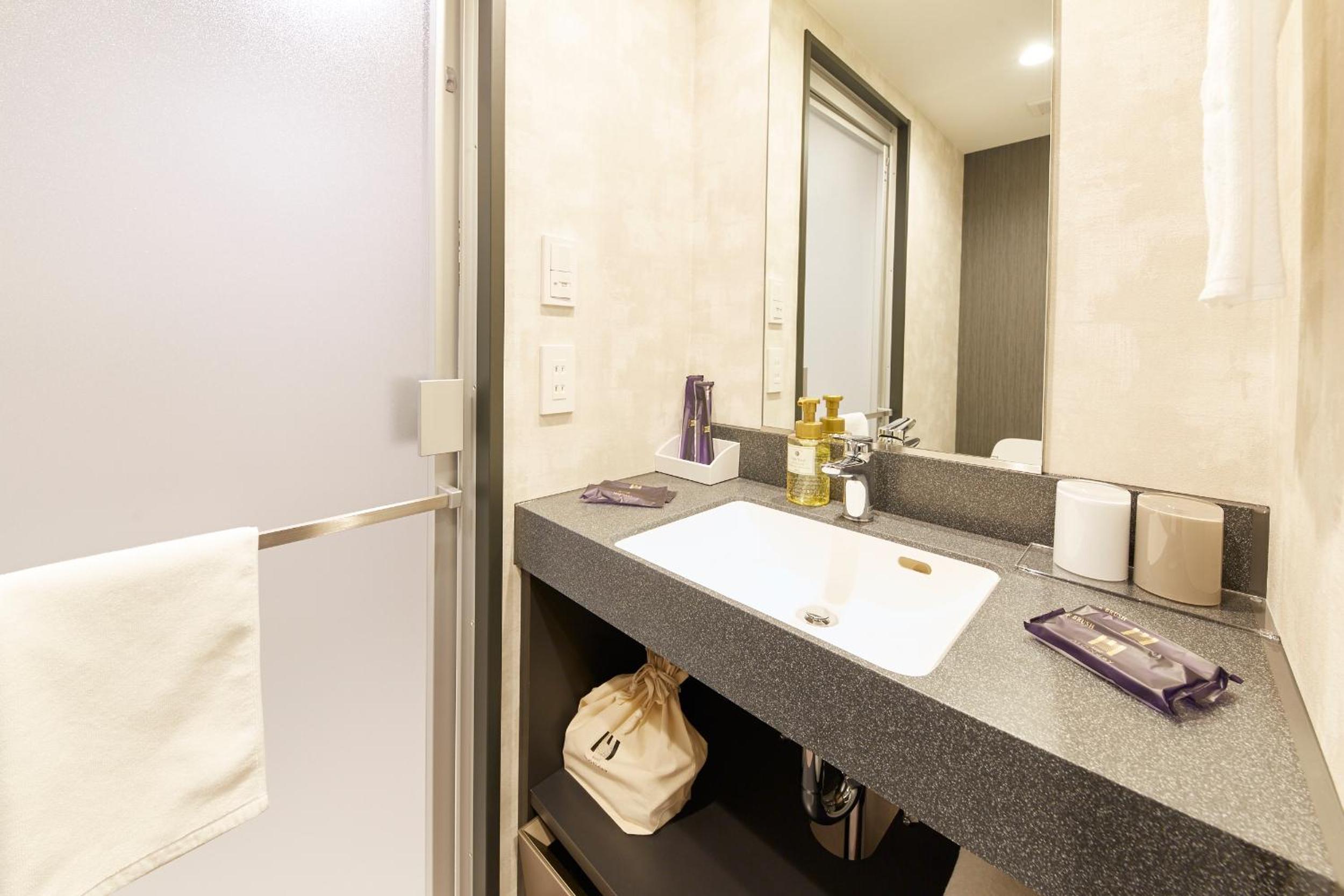Standard Twin Room - Photo 7