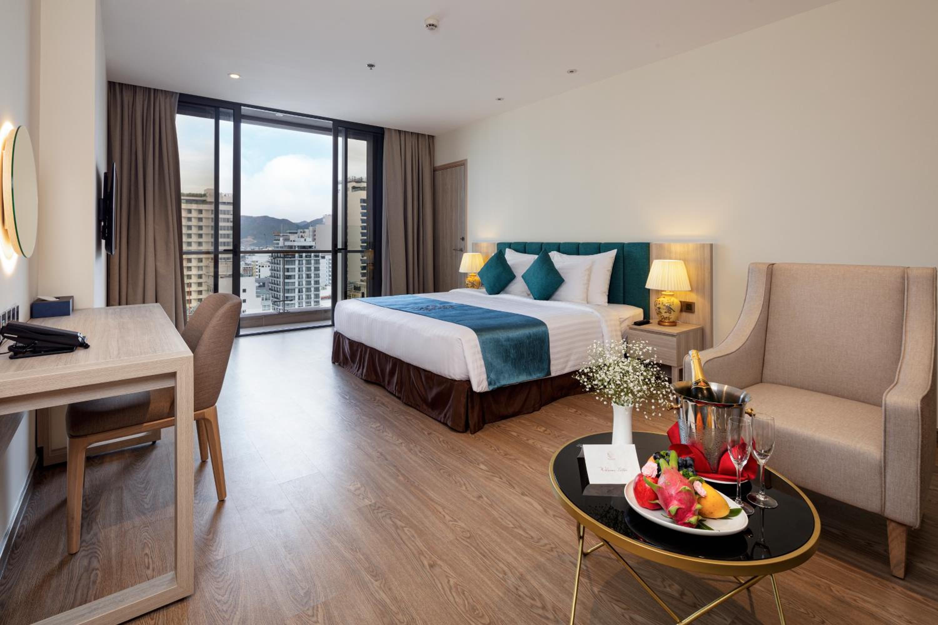Suite with City View - Photo 1